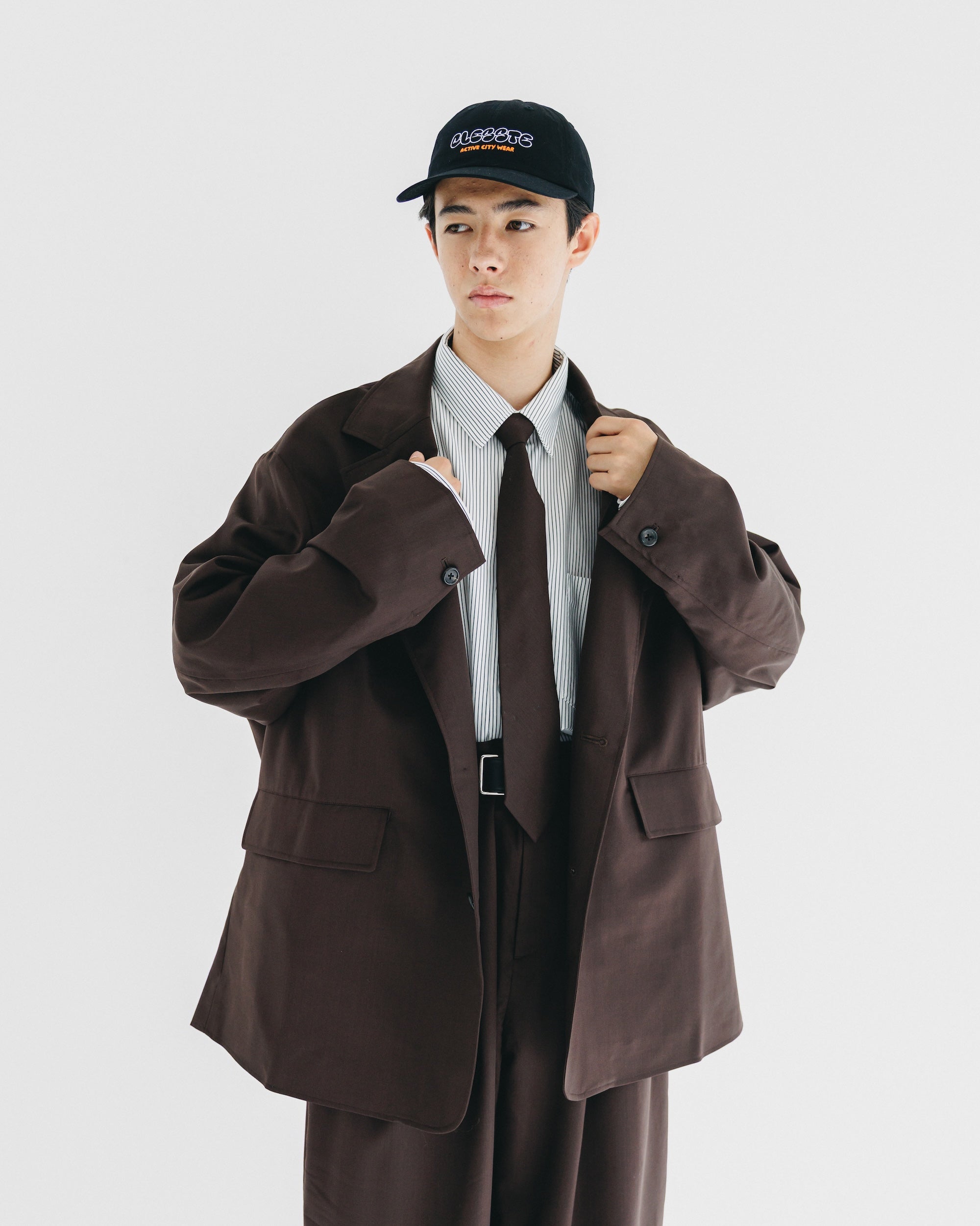 【9.6 SAT 20:00- IN STOCK】WOOL GABARDINE CITY UNIFORM TAILORED JACKET (BROWN)
