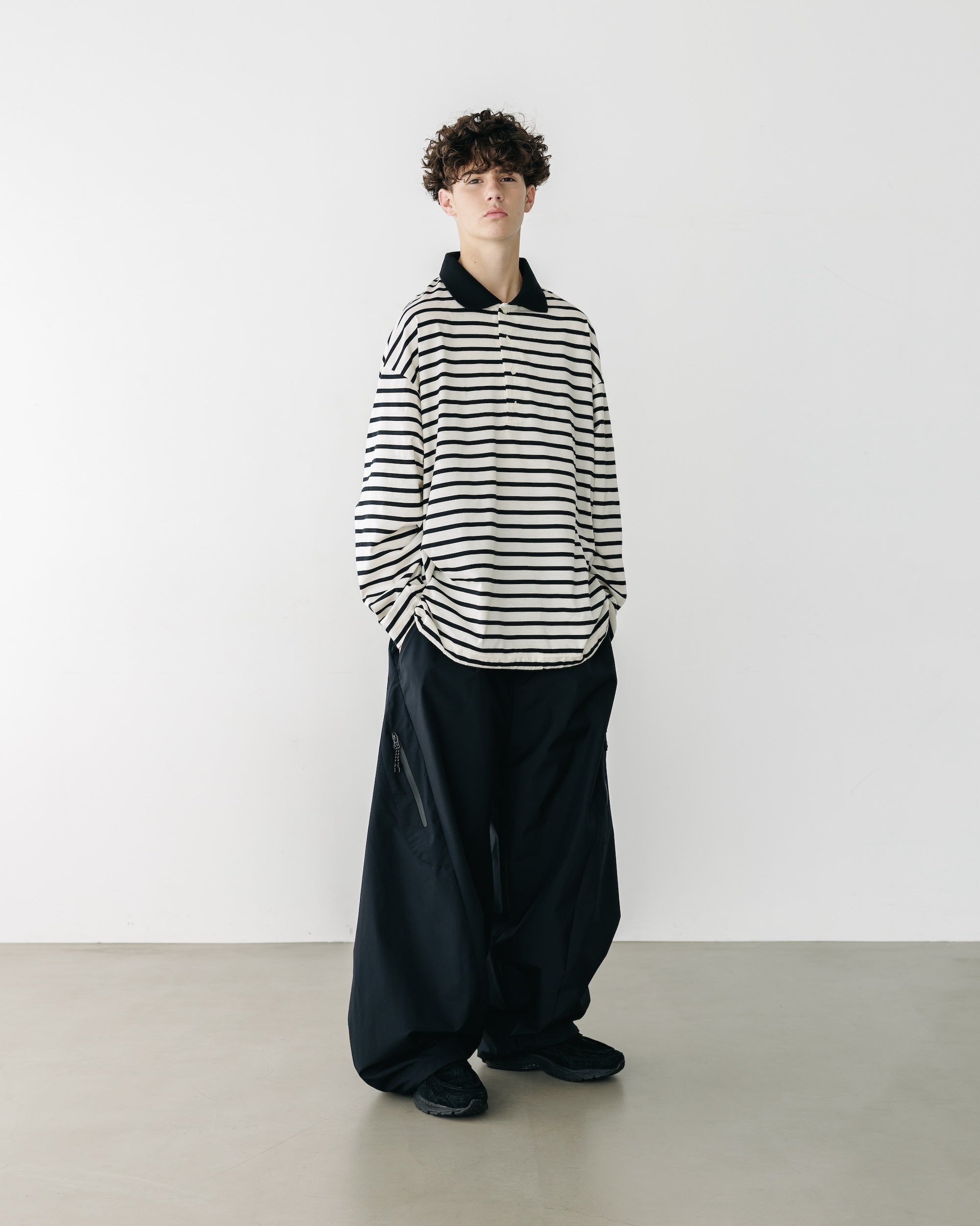 WIDE STRIPED L/S POLO WITH DRAWSTRINGS (IVORY×BLACK)