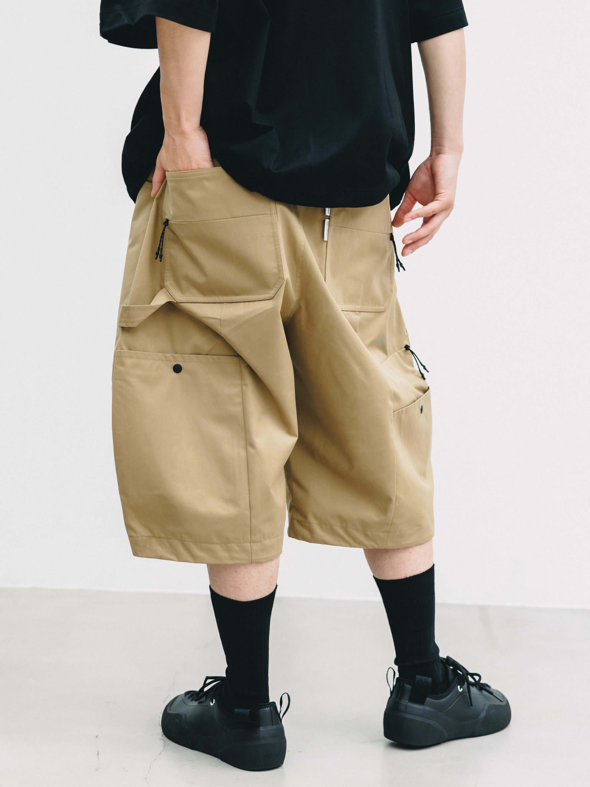 【7.8 WED 20:00- IN STOCK】+PHENIX WINDSTOPPER® BY GORE-TEX LABS TWILL CITY MASSIVE UTILITY HALF PANTS (CAMEL BEIGE)