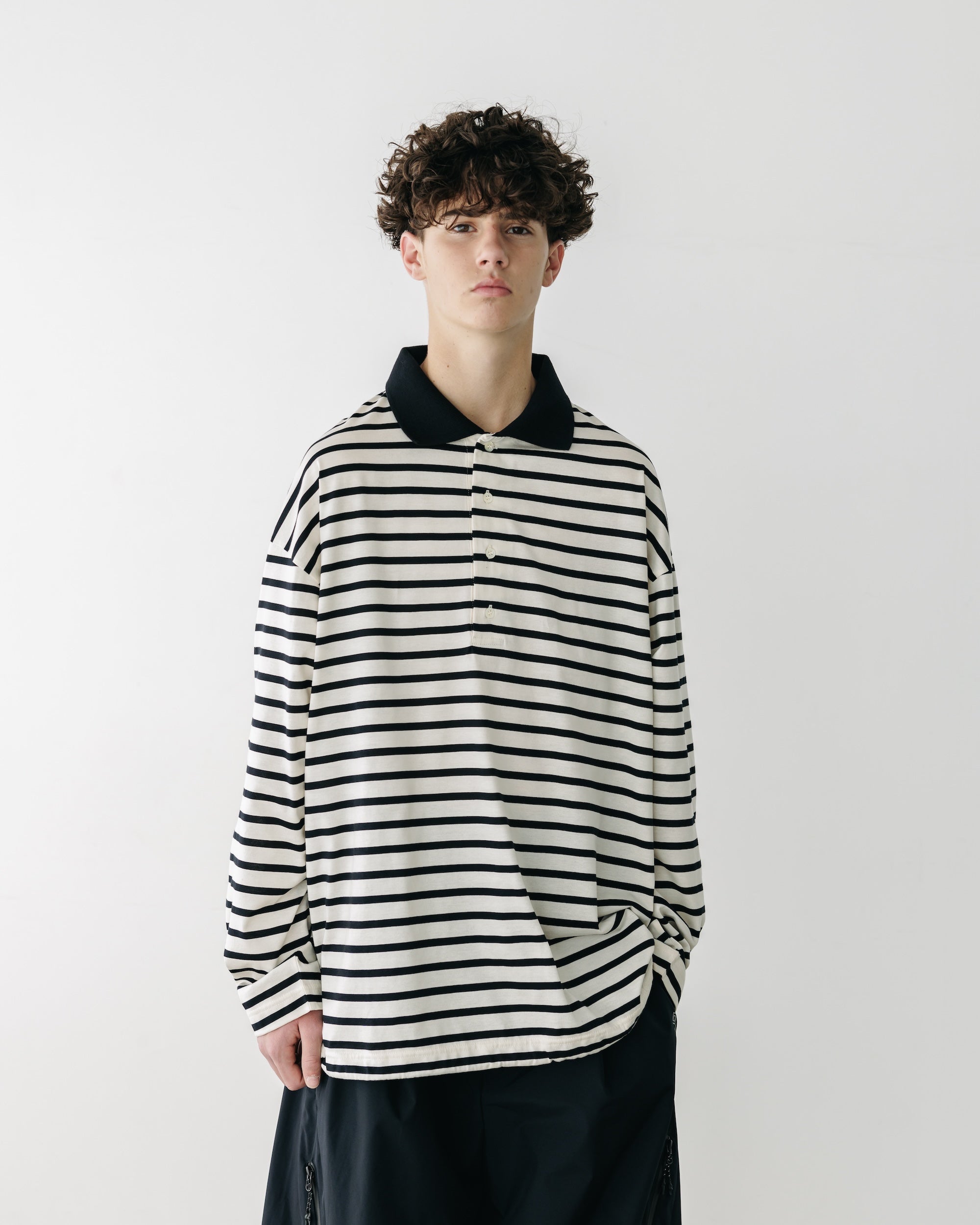 WIDE STRIPED L/S POLO WITH DRAWSTRINGS (IVORY×BLACK)
