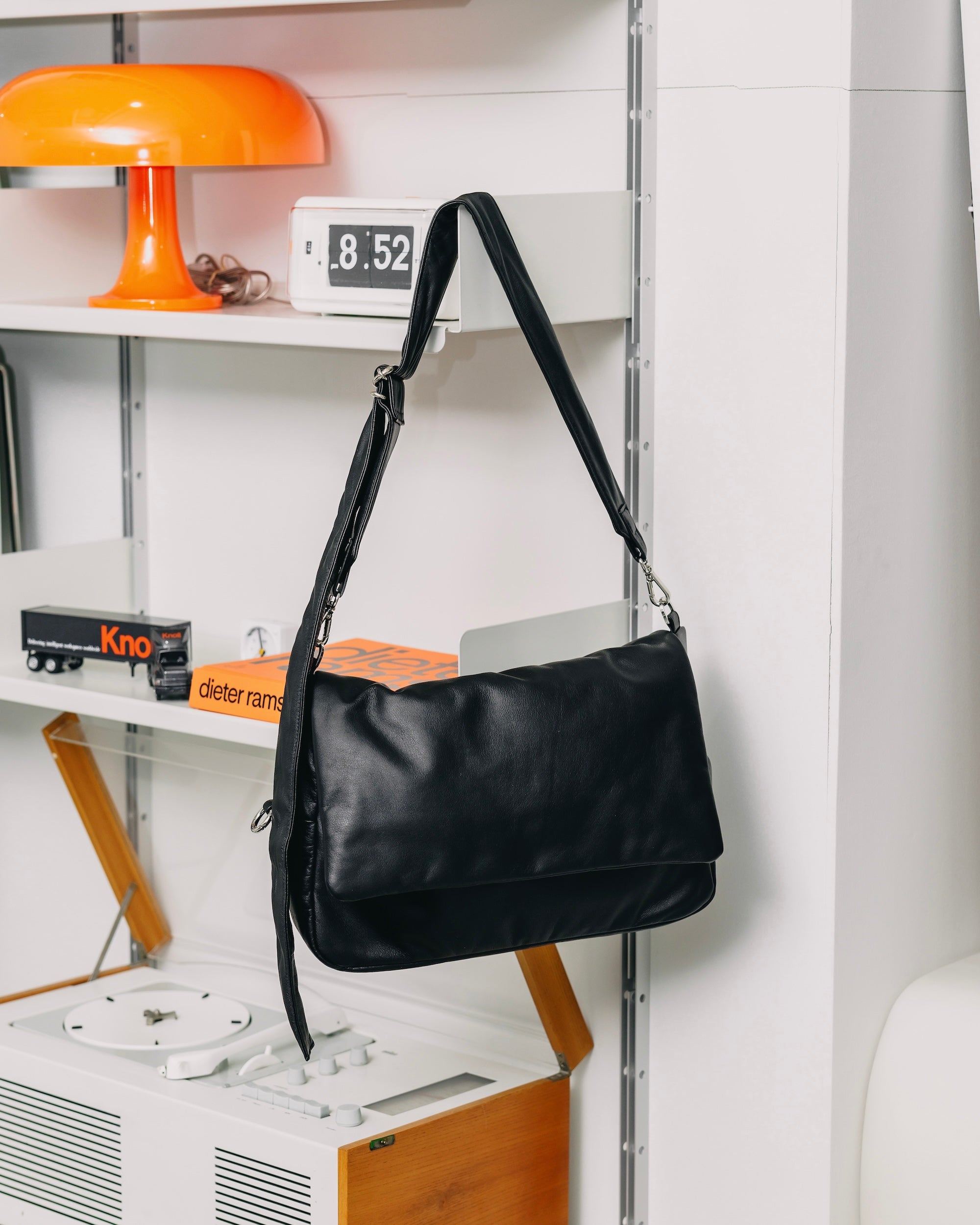 【1.14 WED 20:00- IN STOCK】LEATHER PADDED FLAP HOLIDAY BAG