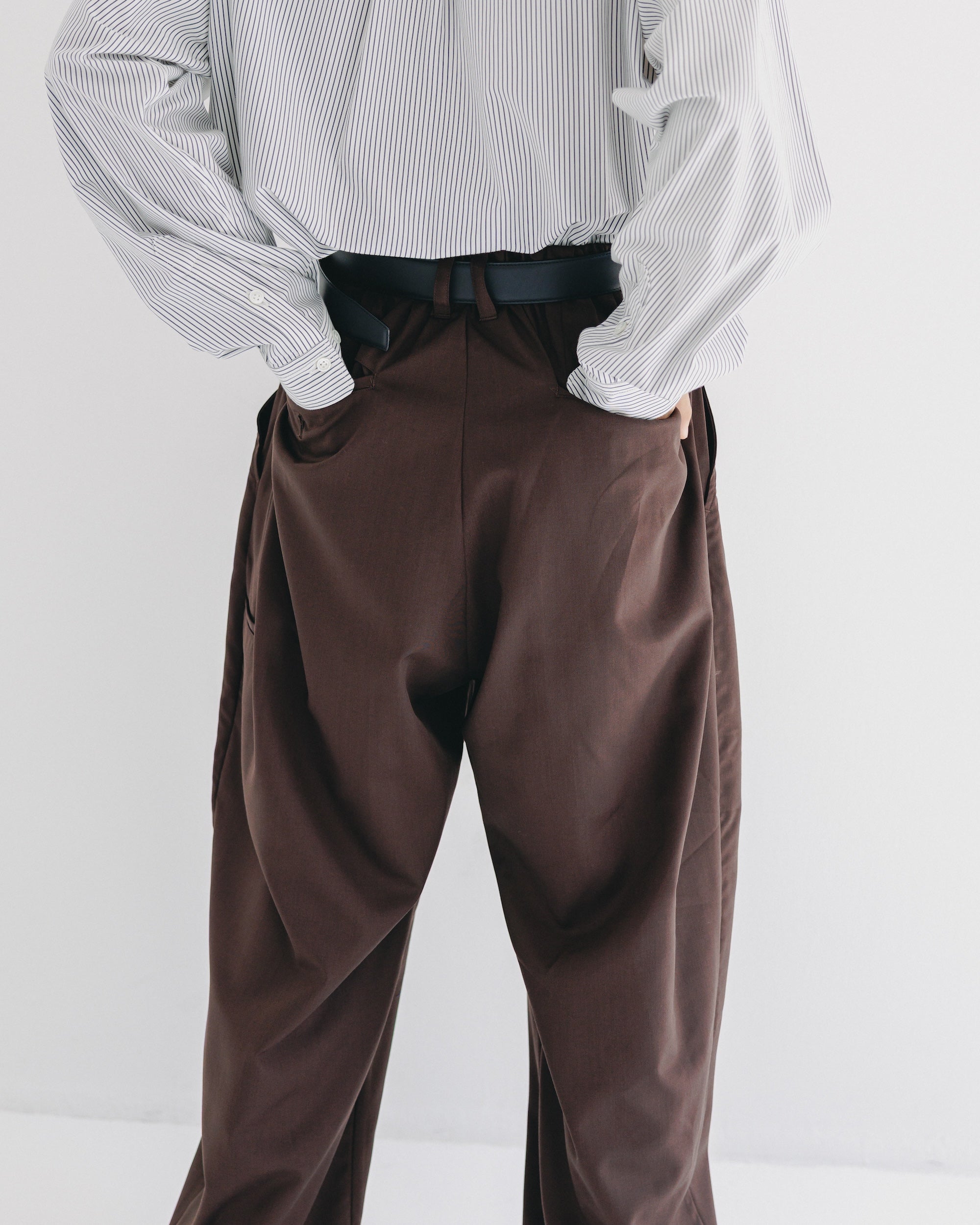 【9.6 SAT 20:00- IN STOCK】WOOL GABARDINE CITY UNIFORM WIDE TAPERED PANTS (BROWN)