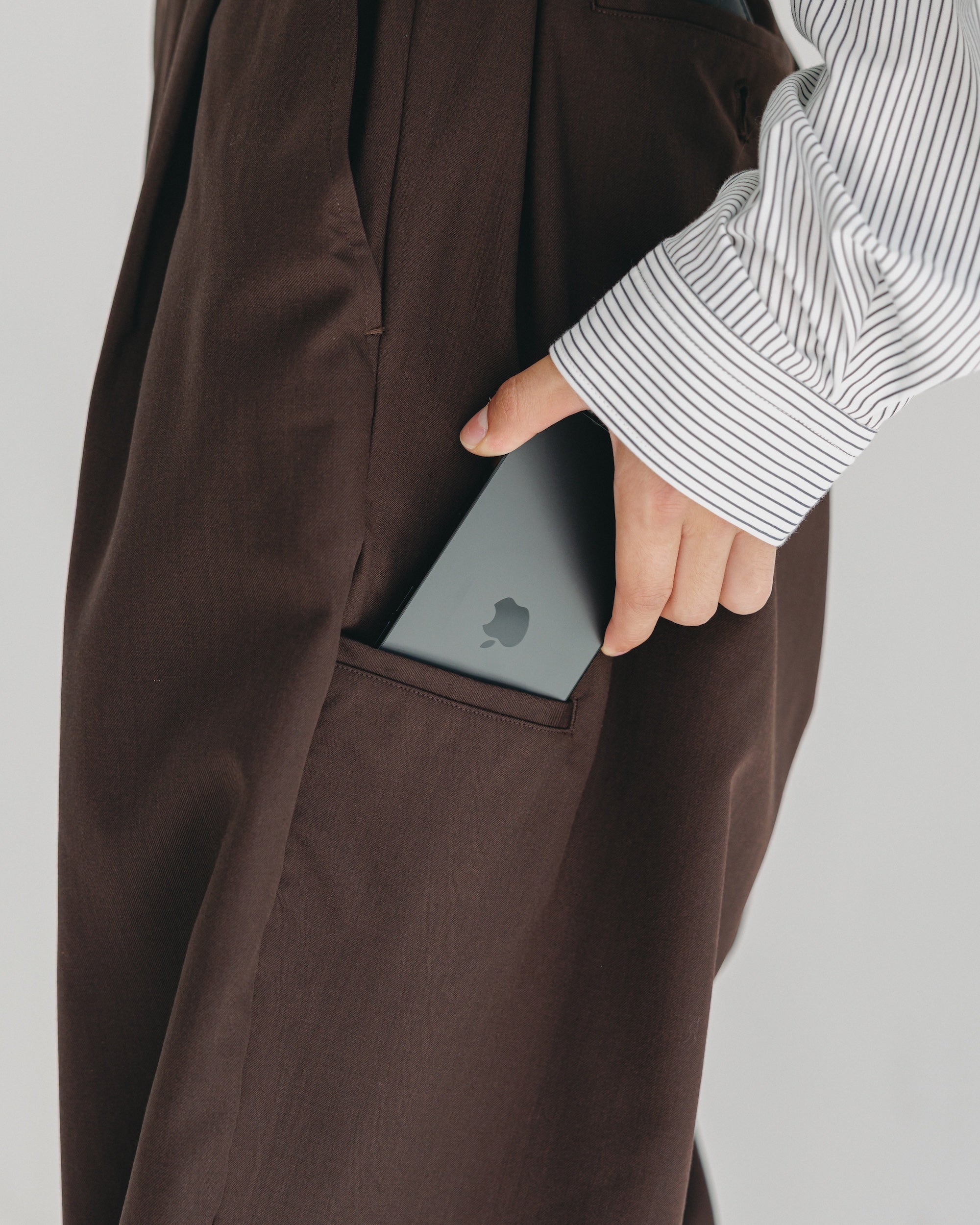 【9.6 SAT 20:00- IN STOCK】WOOL GABARDINE CITY UNIFORM WIDE TAPERED PANTS (BROWN)