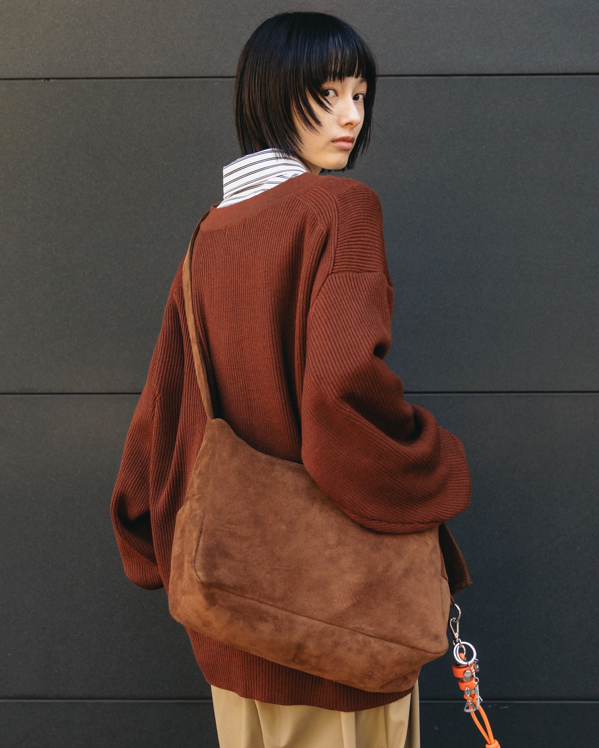 【1.7 WED 20:00- IN STOCK】SUEDE HOLIDAY BAG (BROWN)