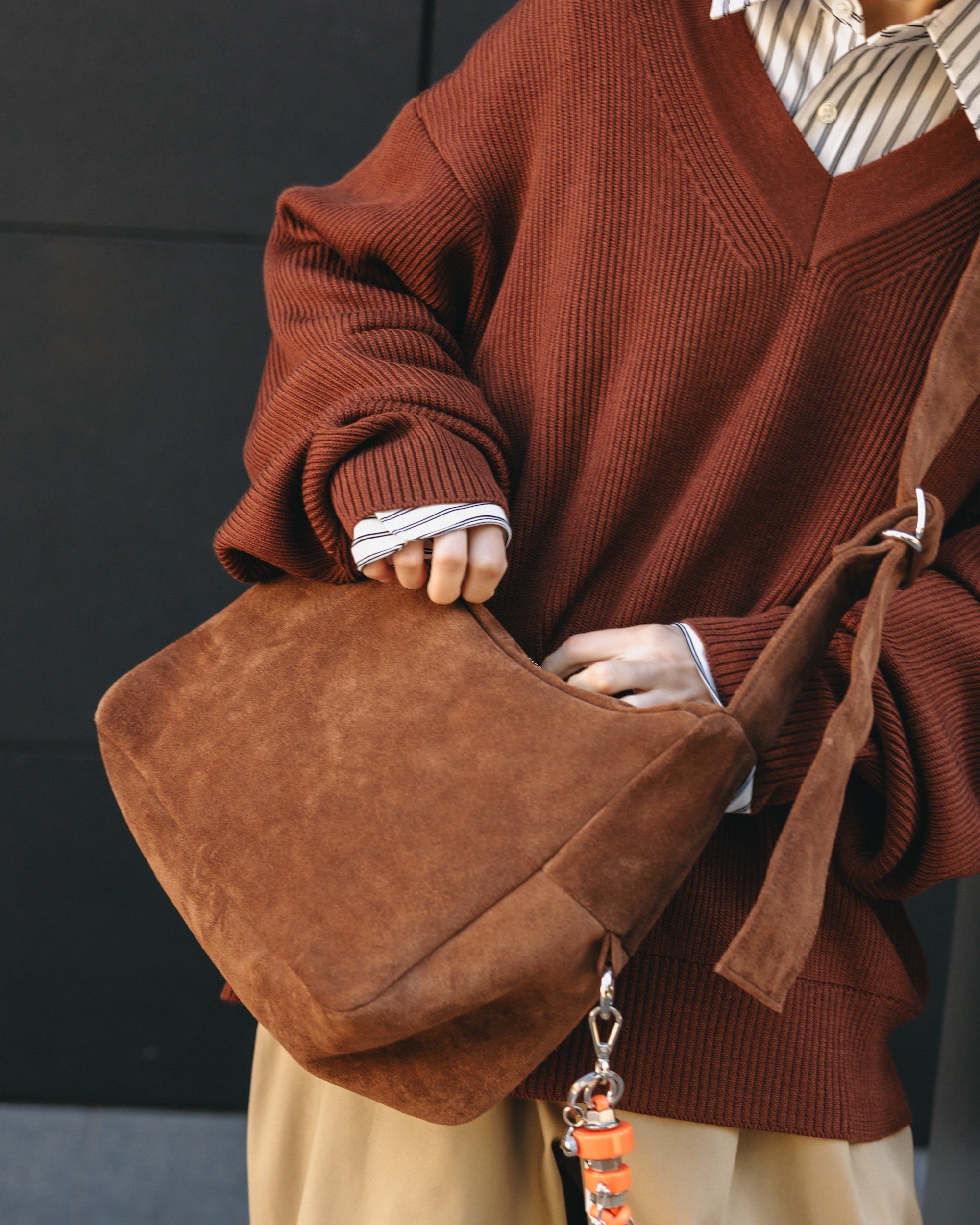 【1.7 WED 20:00- IN STOCK】SUEDE HOLIDAY BAG (BROWN)