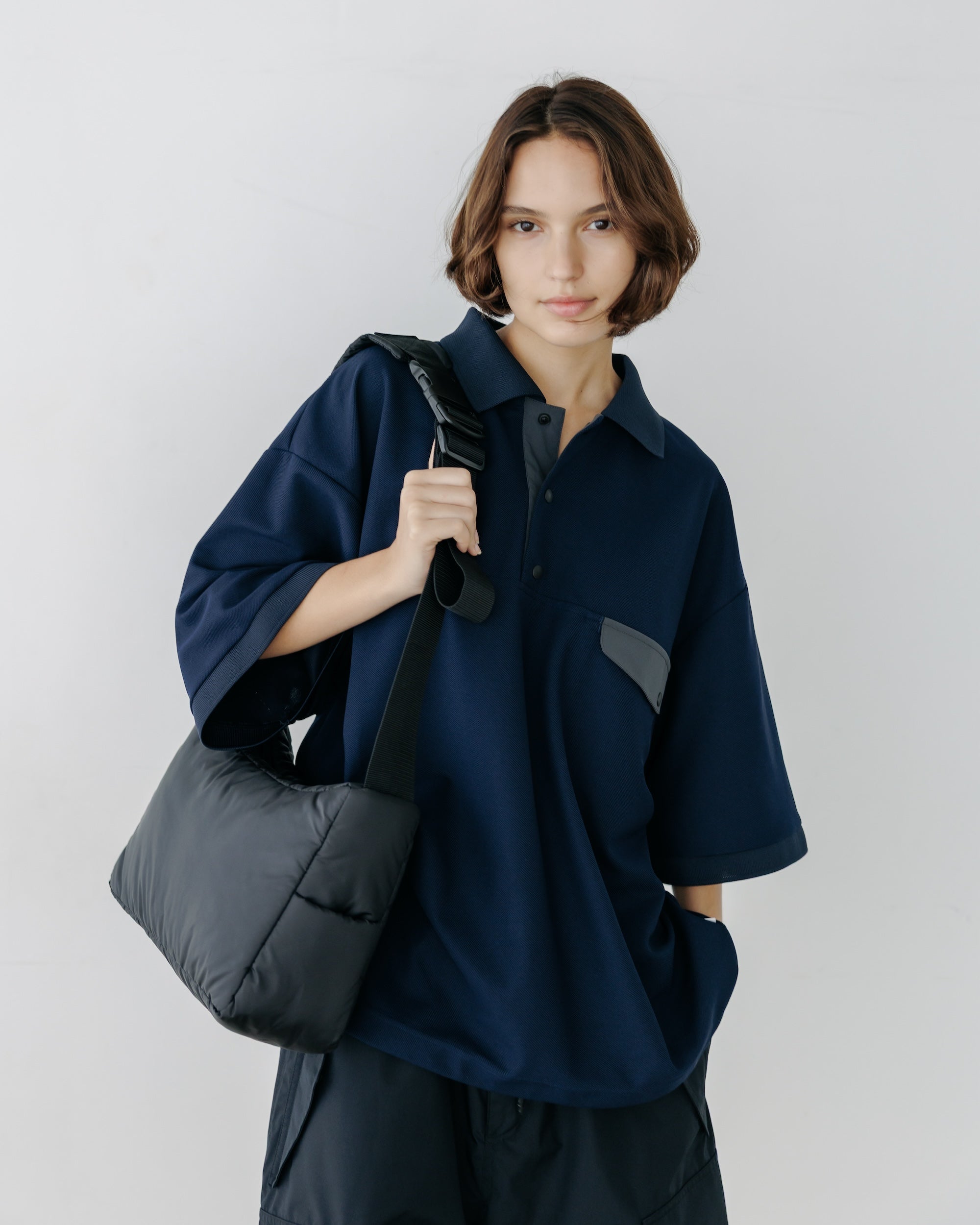 【8.20 WED 20:00- IN STOCK】ACTIVE CITY S/S SNAP POLO SHIRT (NAVY)