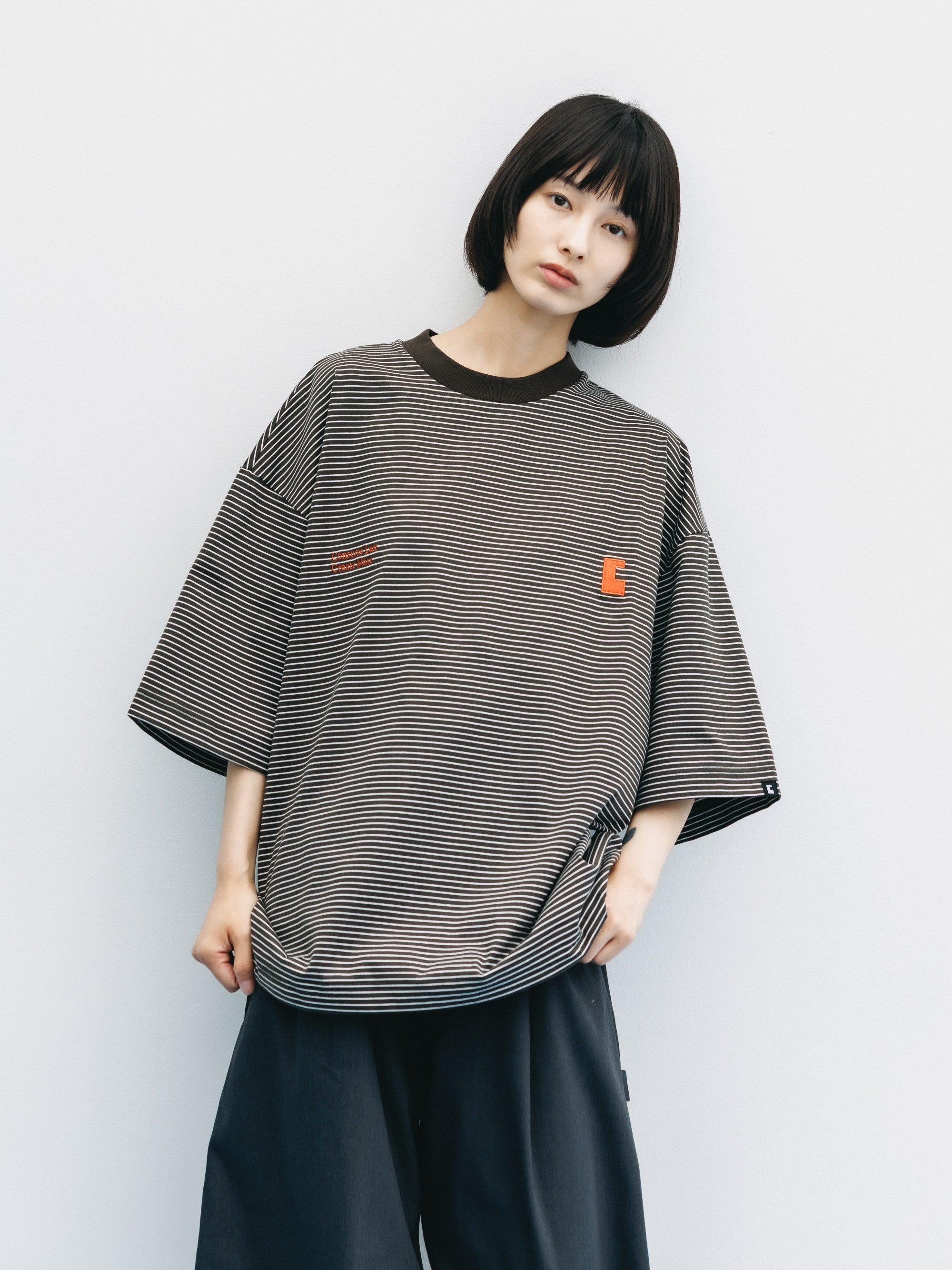 【6.13 SAT 20:00- IN STOCK】"C×CONCEPT" STRIPED S/S T-SHIRT WITH DRAWSTRINGS (BROWN×WHITE)