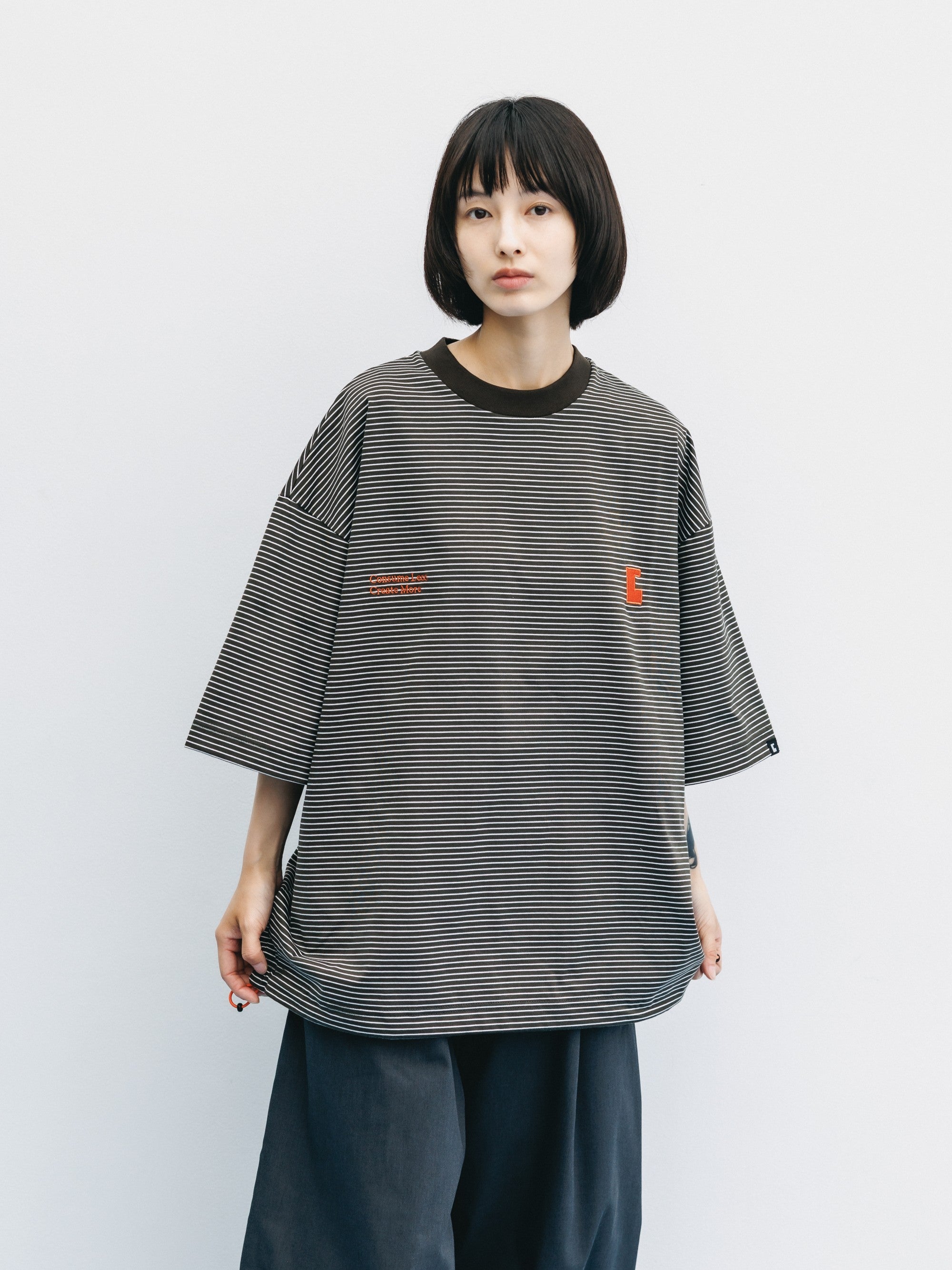 【6.13 SAT 20:00- IN STOCK】"C×CONCEPT" STRIPED S/S T-SHIRT WITH DRAWSTRINGS (BROWN×WHITE)