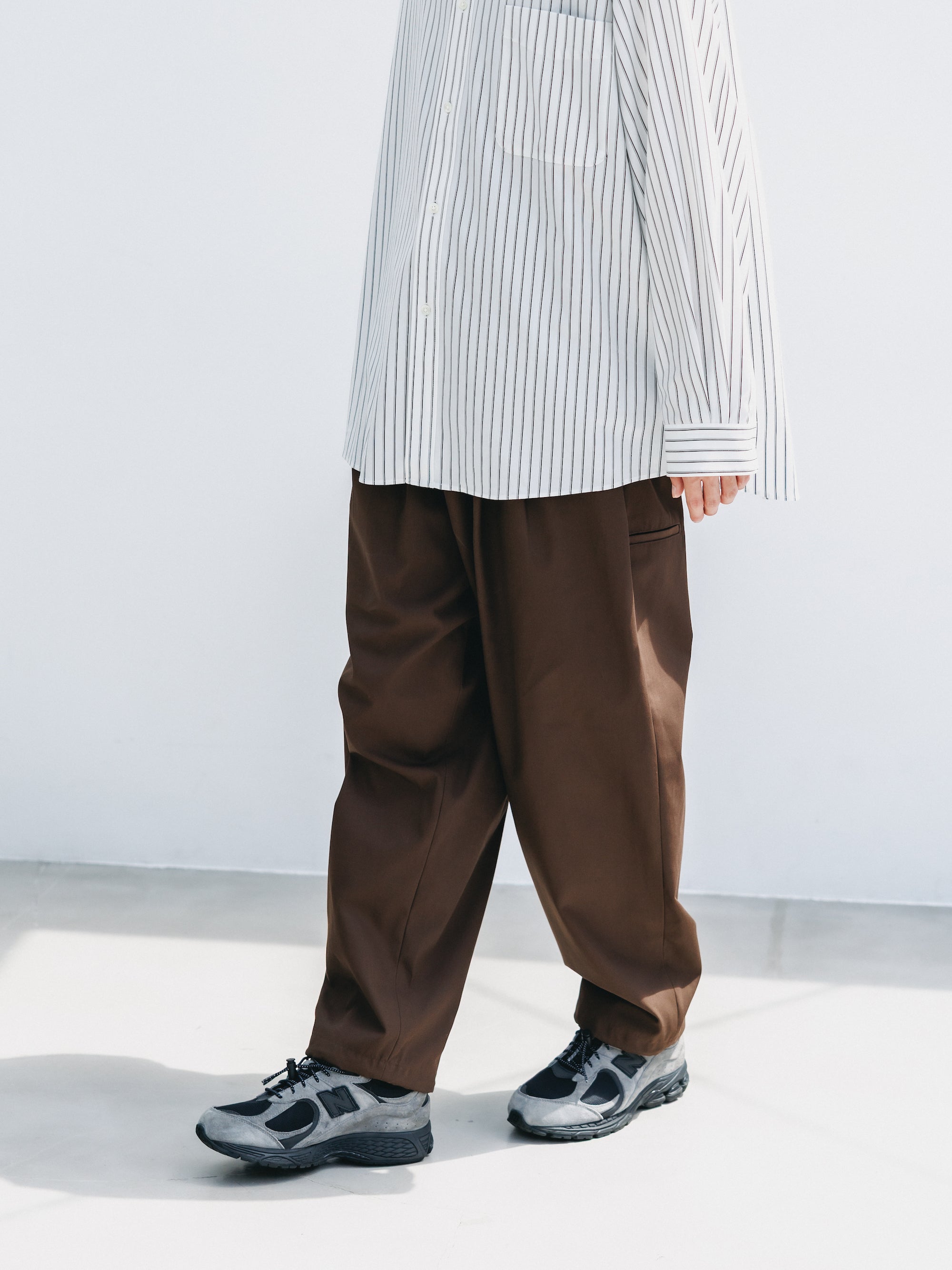 T/C GABARDINE CITY UNIFORM WIDE TAPERED PANTS (BROWN)