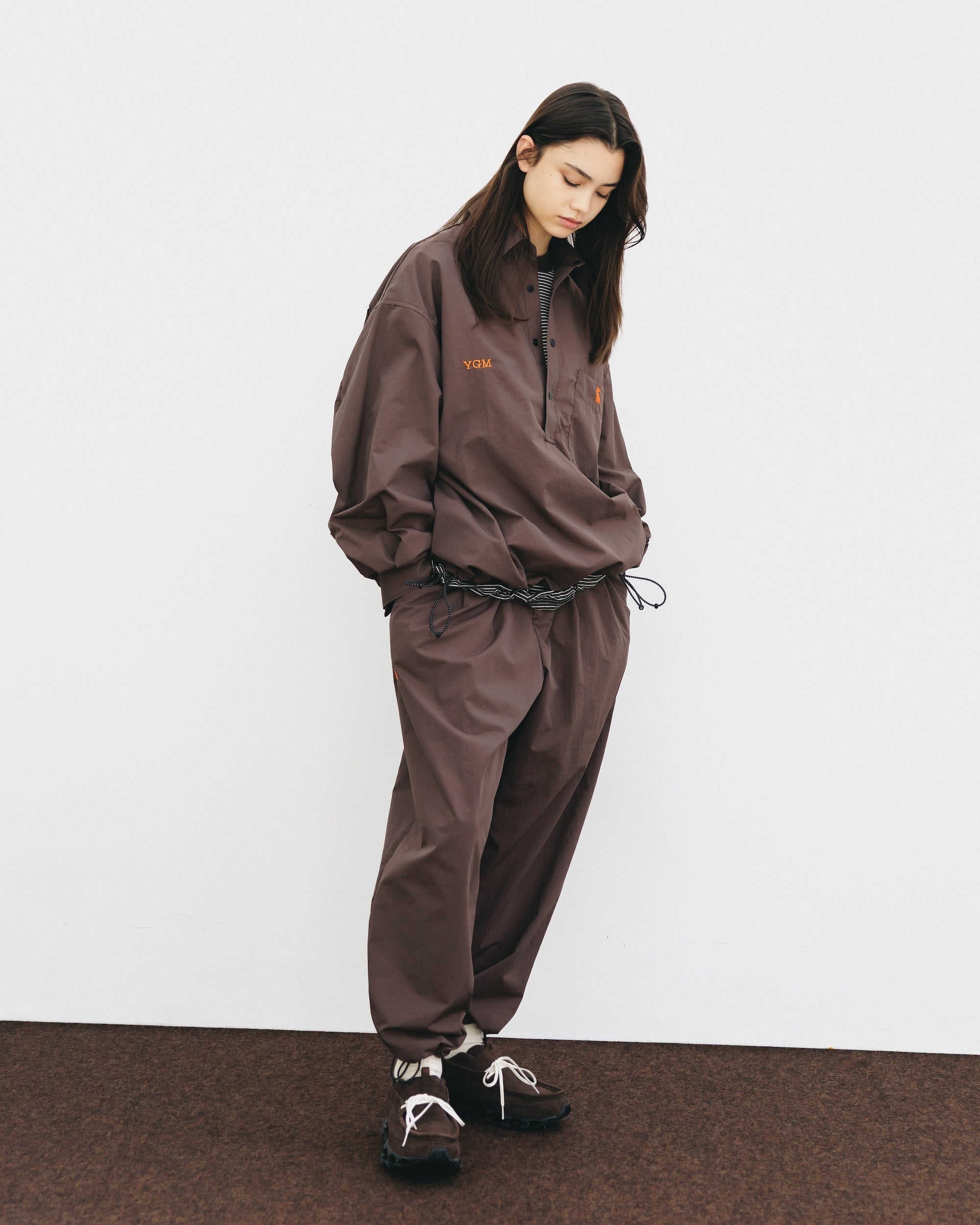 【10.15 WED 20:00- IN STOCK】WATER REPELLENT NYLON CITY UNIFORM WIDE TAPERED PANTS FOR YGM (BROWN×ORANGE)