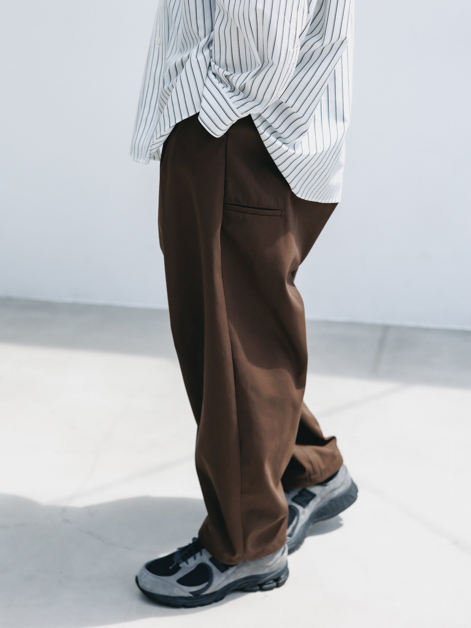 T/C GABARDINE CITY UNIFORM WIDE TAPERED PANTS (BROWN)