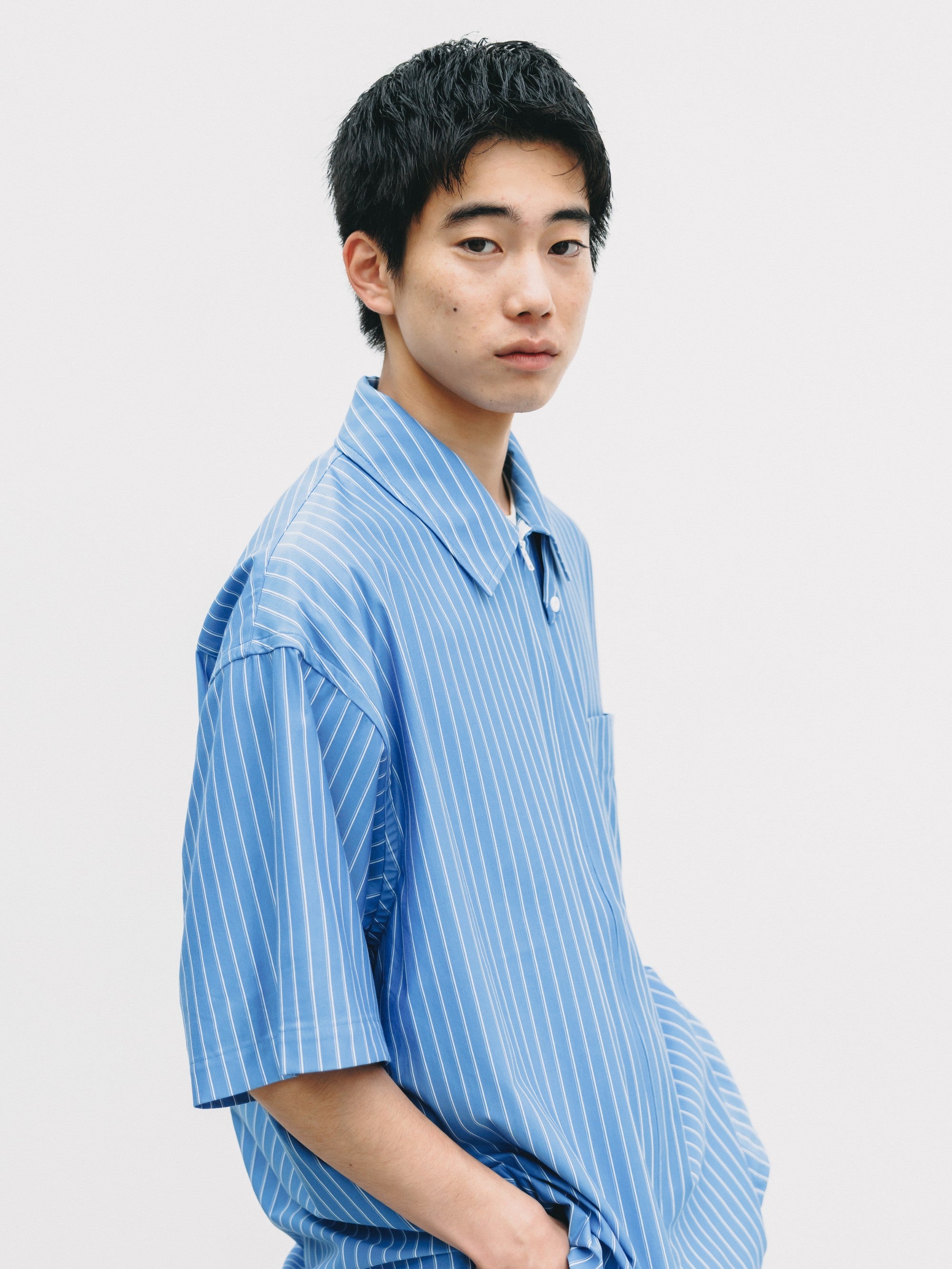 【6.27 SAT 20:00- IN STOCK】THICK/THIN STRIPE 46G KNIT EVERYDAY ZIP UP S/S SHIRT (SAX BLUE STRIPE)
