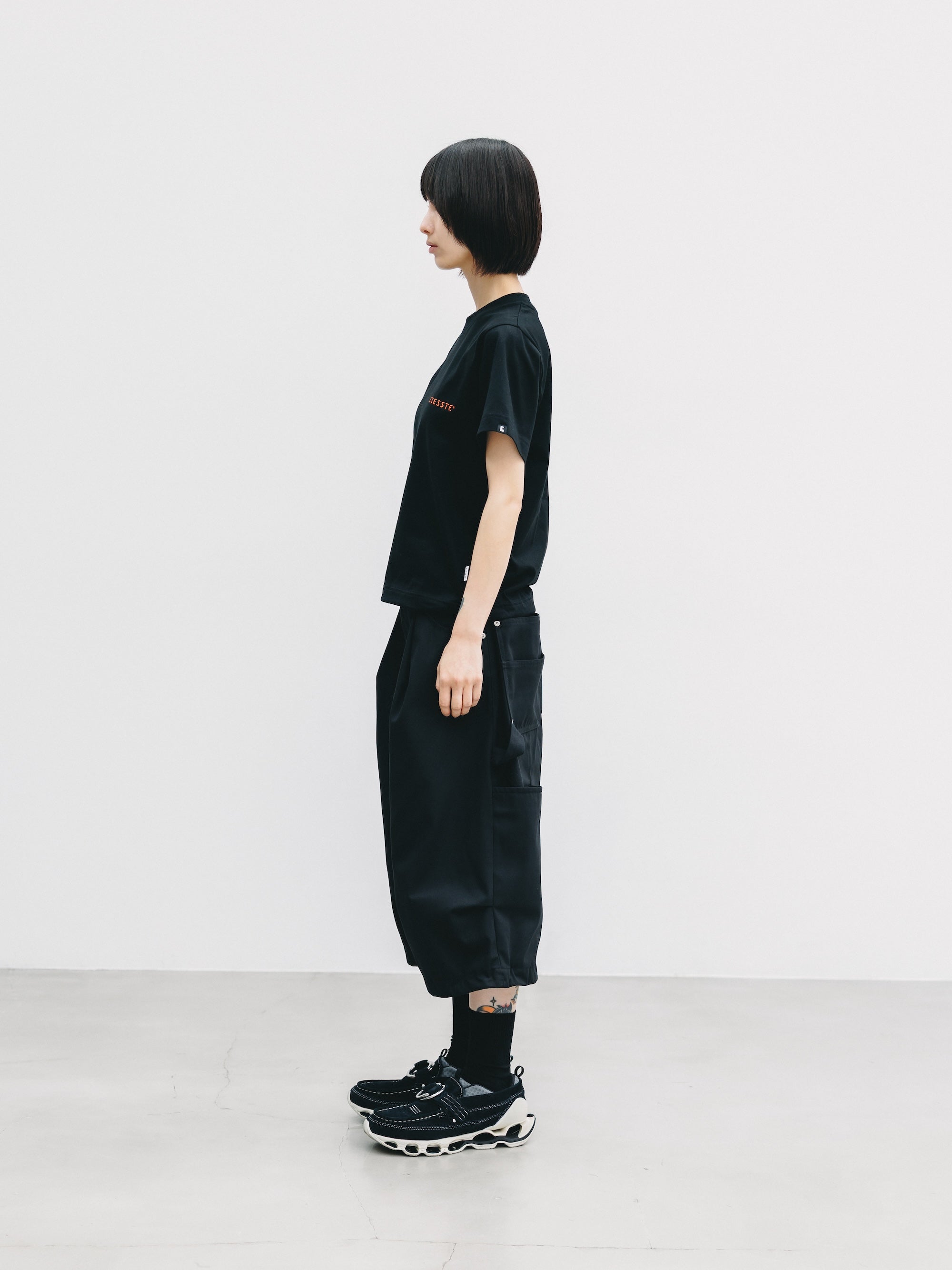 T/C GABARDINE CITY MASSIVE UTILITY CROPPED PANTS (BLACK)
