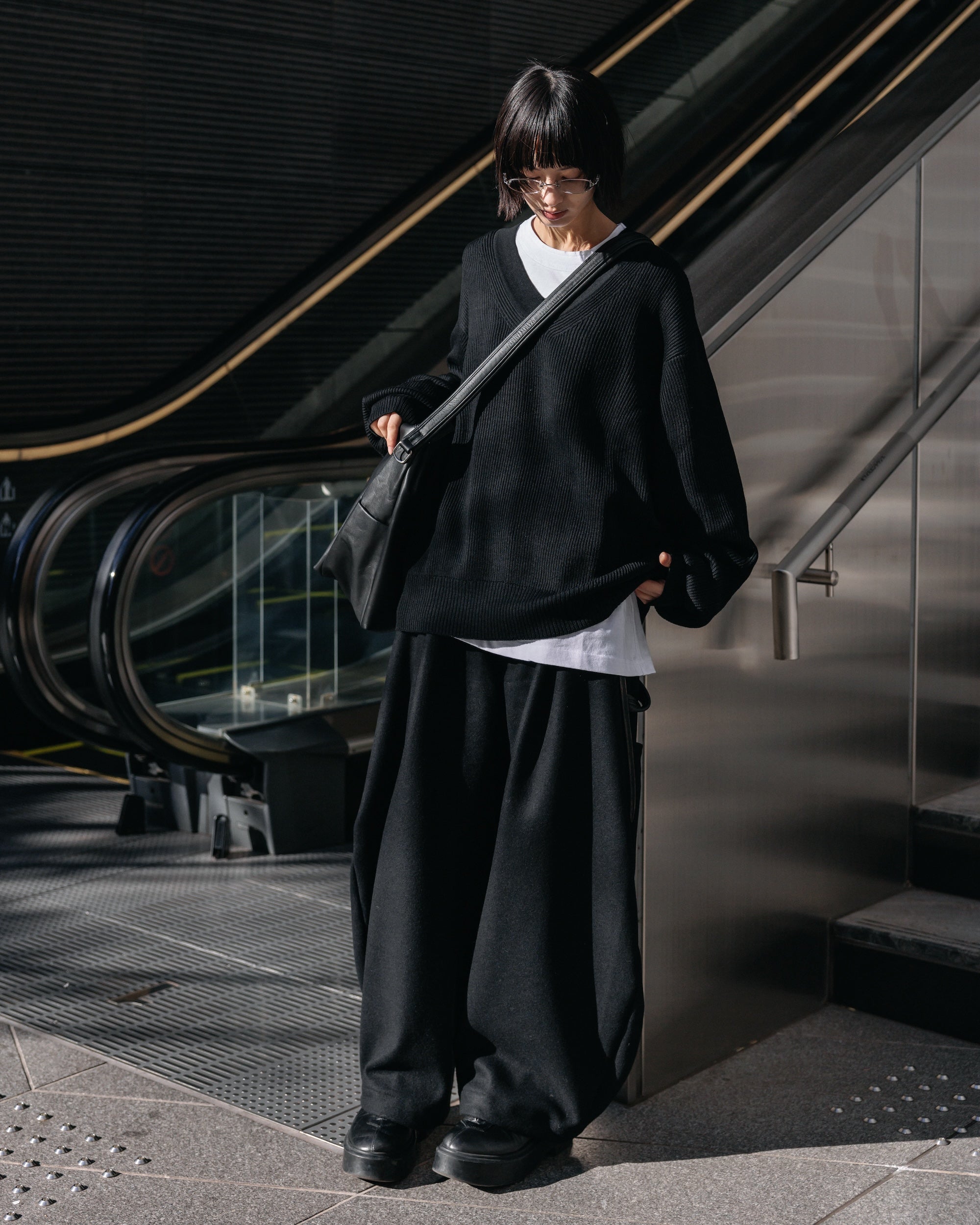 【1.7 WED 20:00- IN STOCK】FINE WOOL V-NECK KNIT PULLOVER (BLACK)