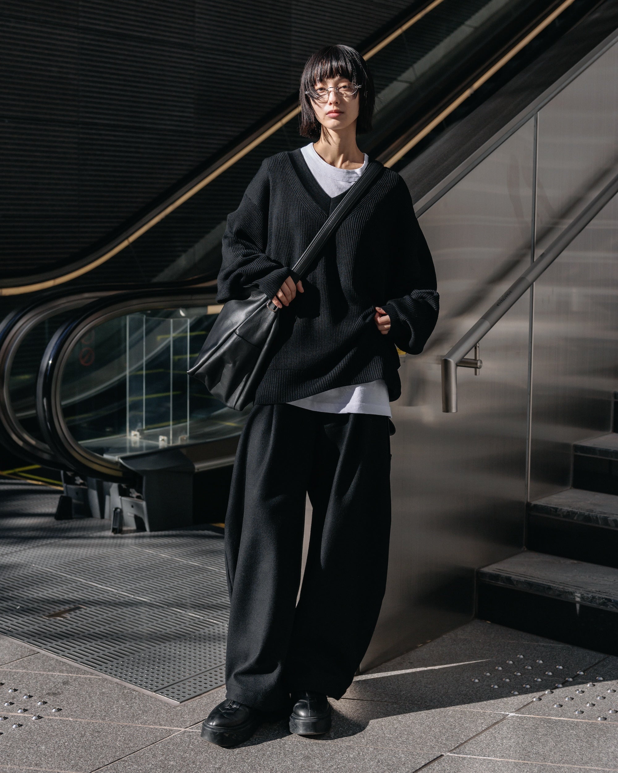 【1.7 WED 20:00- IN STOCK】FINE WOOL V-NECK KNIT PULLOVER (BLACK)