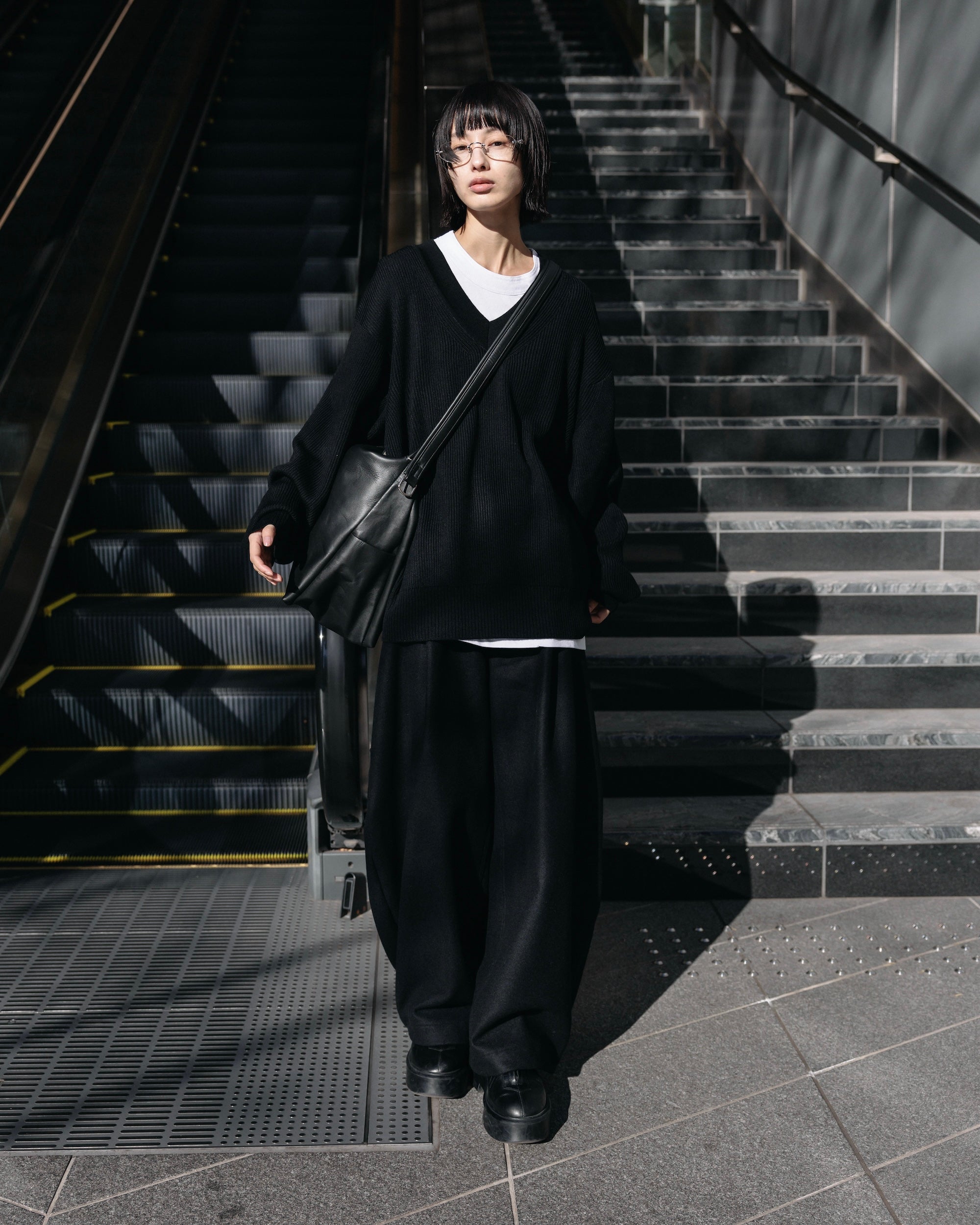 【1.7 WED 20:00- IN STOCK】FINE WOOL V-NECK KNIT PULLOVER (BLACK)