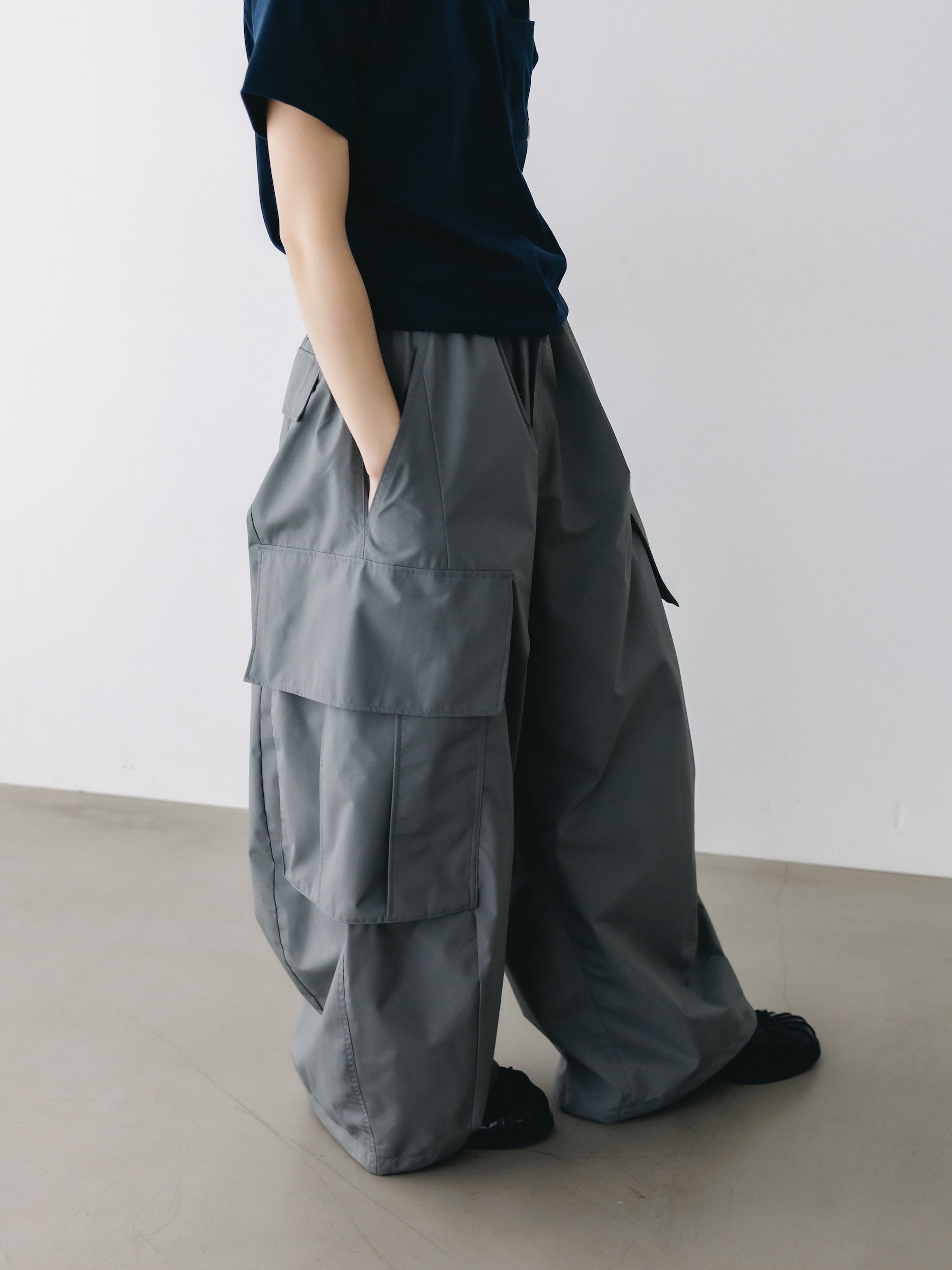 +phenix WINDSTOPPER® by GORE-TEX LABS CITY MEGA POCKET BALLOON CARGO PANTS (CHARCOAL GRAY)