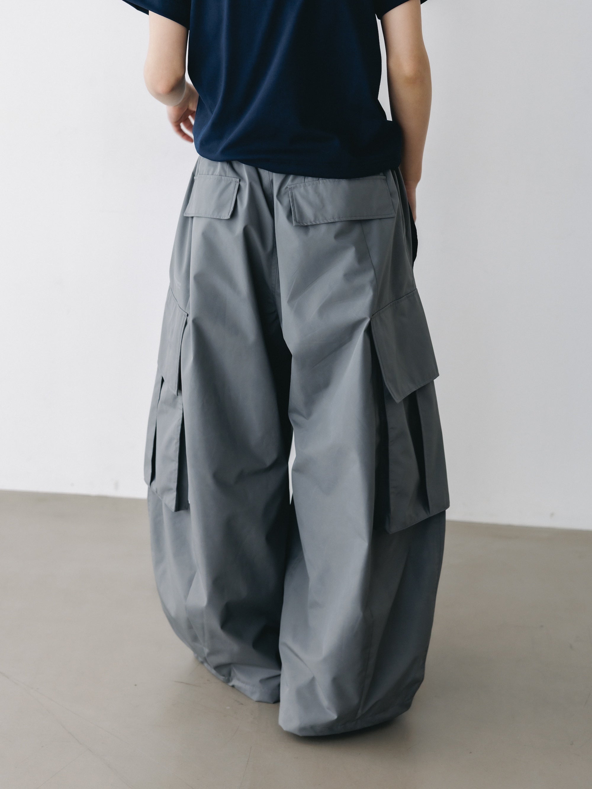 +phenix WINDSTOPPER® by GORE-TEX LABS CITY MEGA POCKET BALLOON CARGO PANTS (CHARCOAL GRAY)