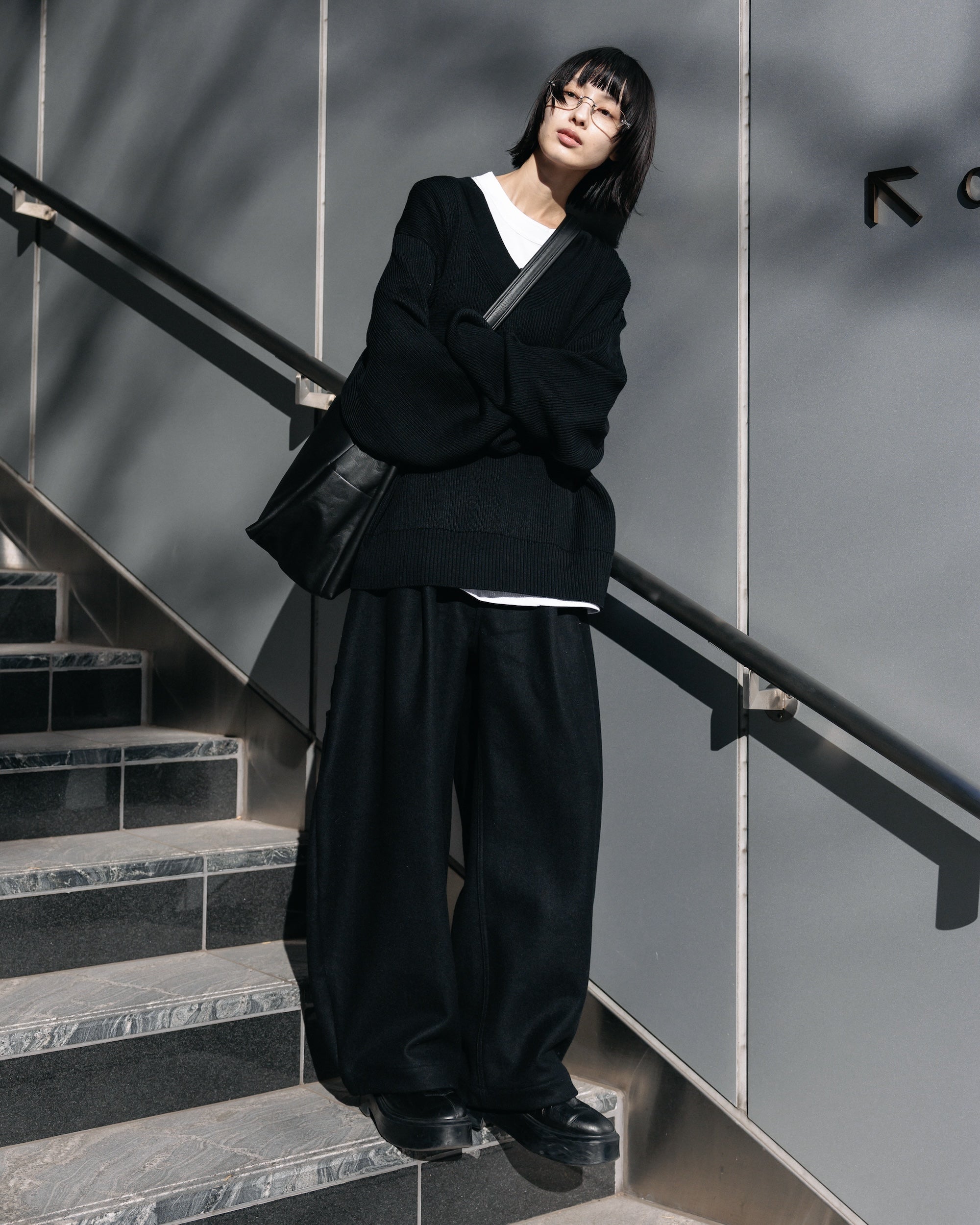 【1.7 WED 20:00- IN STOCK】FINE WOOL V-NECK KNIT PULLOVER (BLACK)