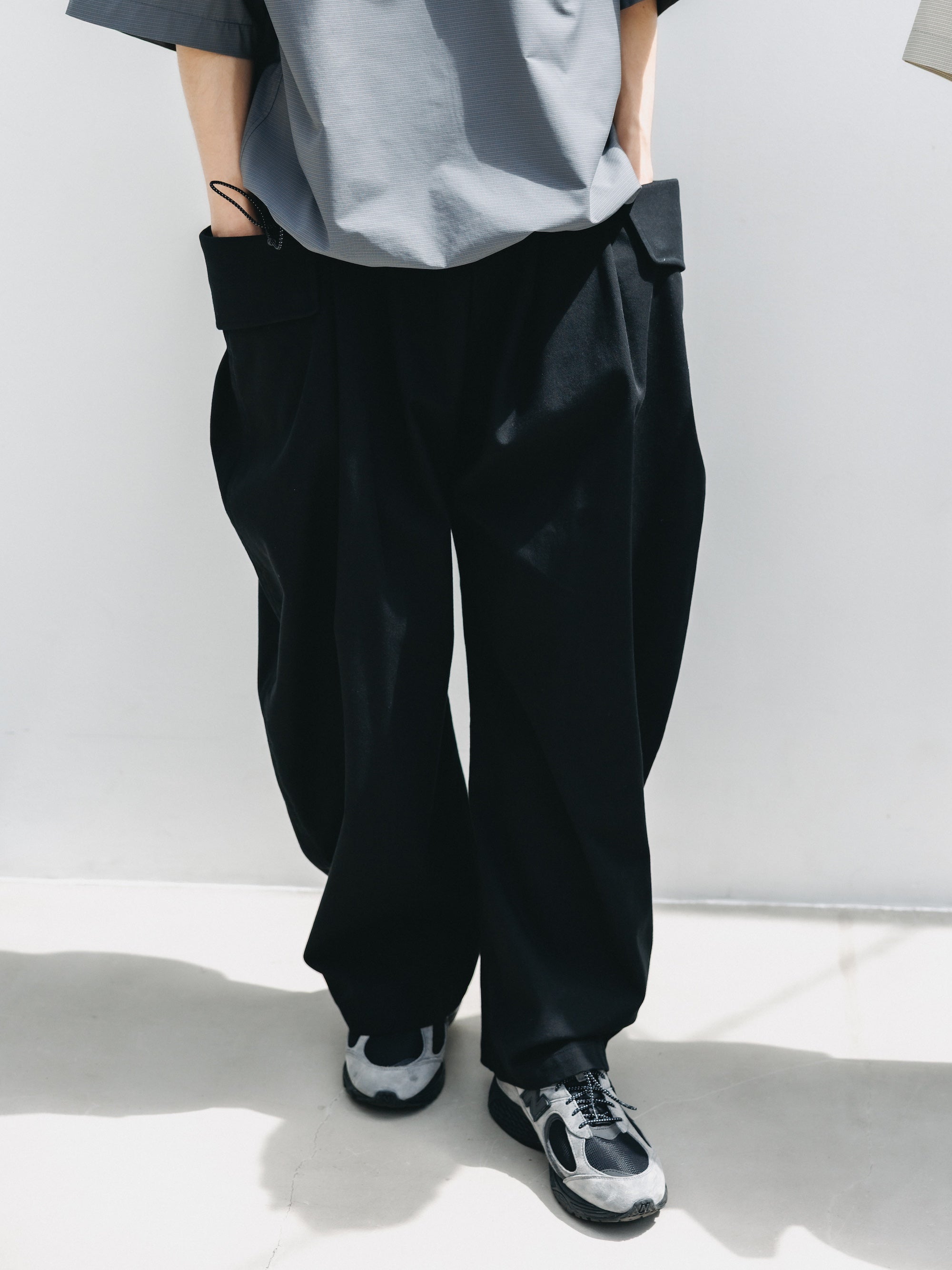 SIDE FLAP CURVE PANTS (BLACK)
