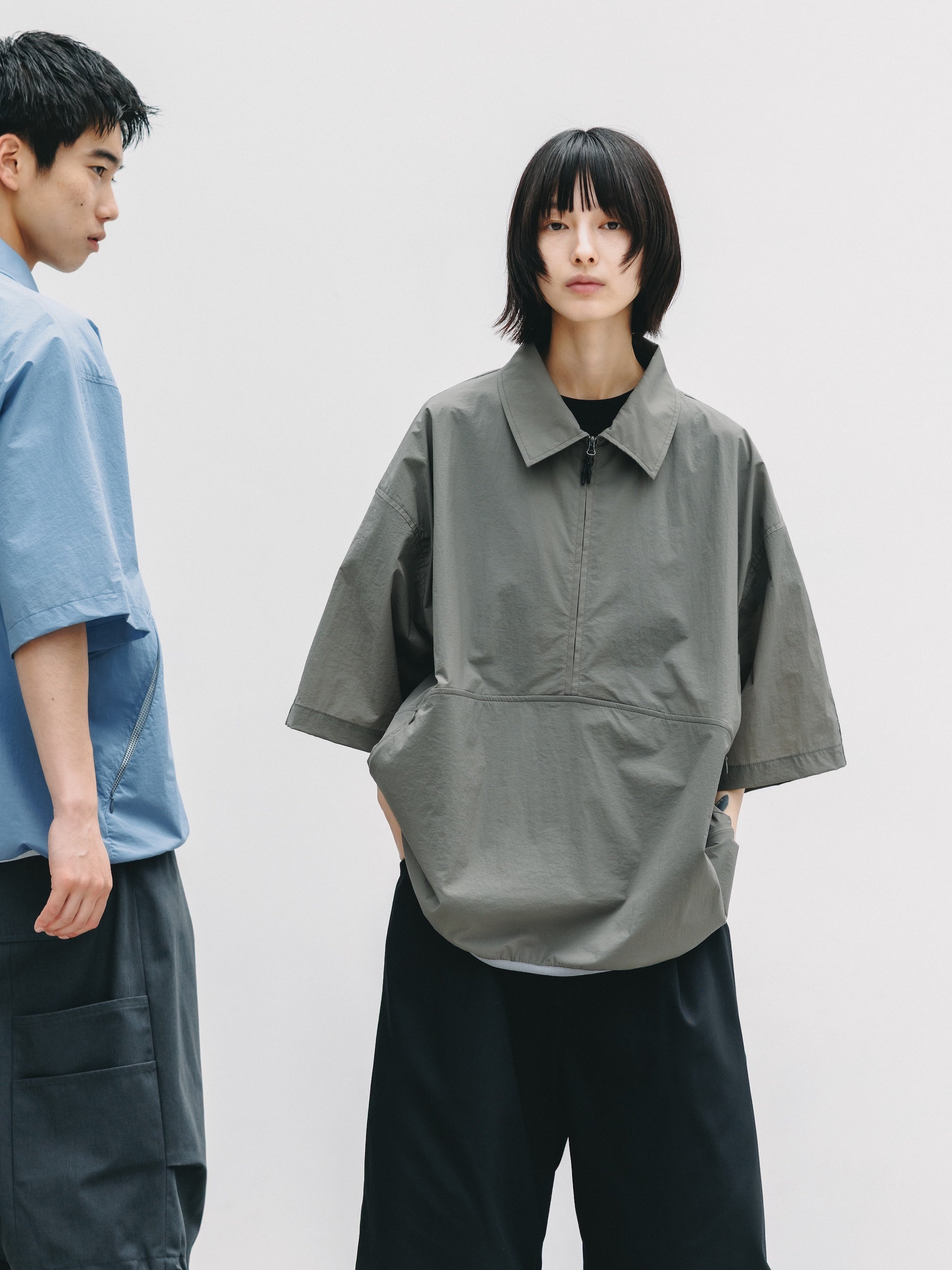 【6.20 SAT 20:00- IN STOCK】HALF ZIP TRAIL S/S SHIRT (CARBON GRAY)