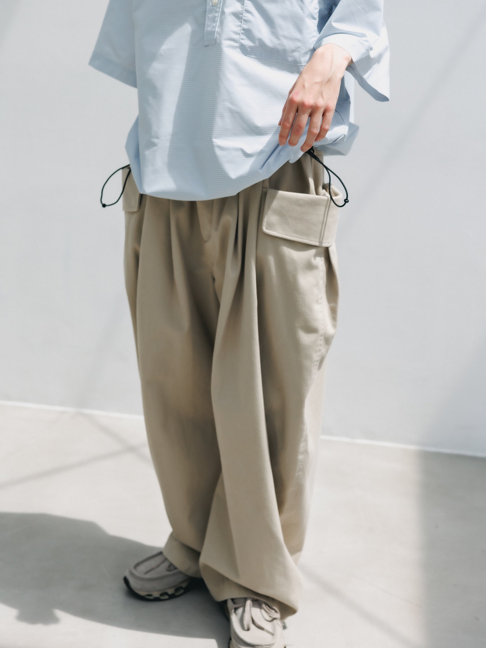SIDE FLAP CURVE PANTS (BEIGE)