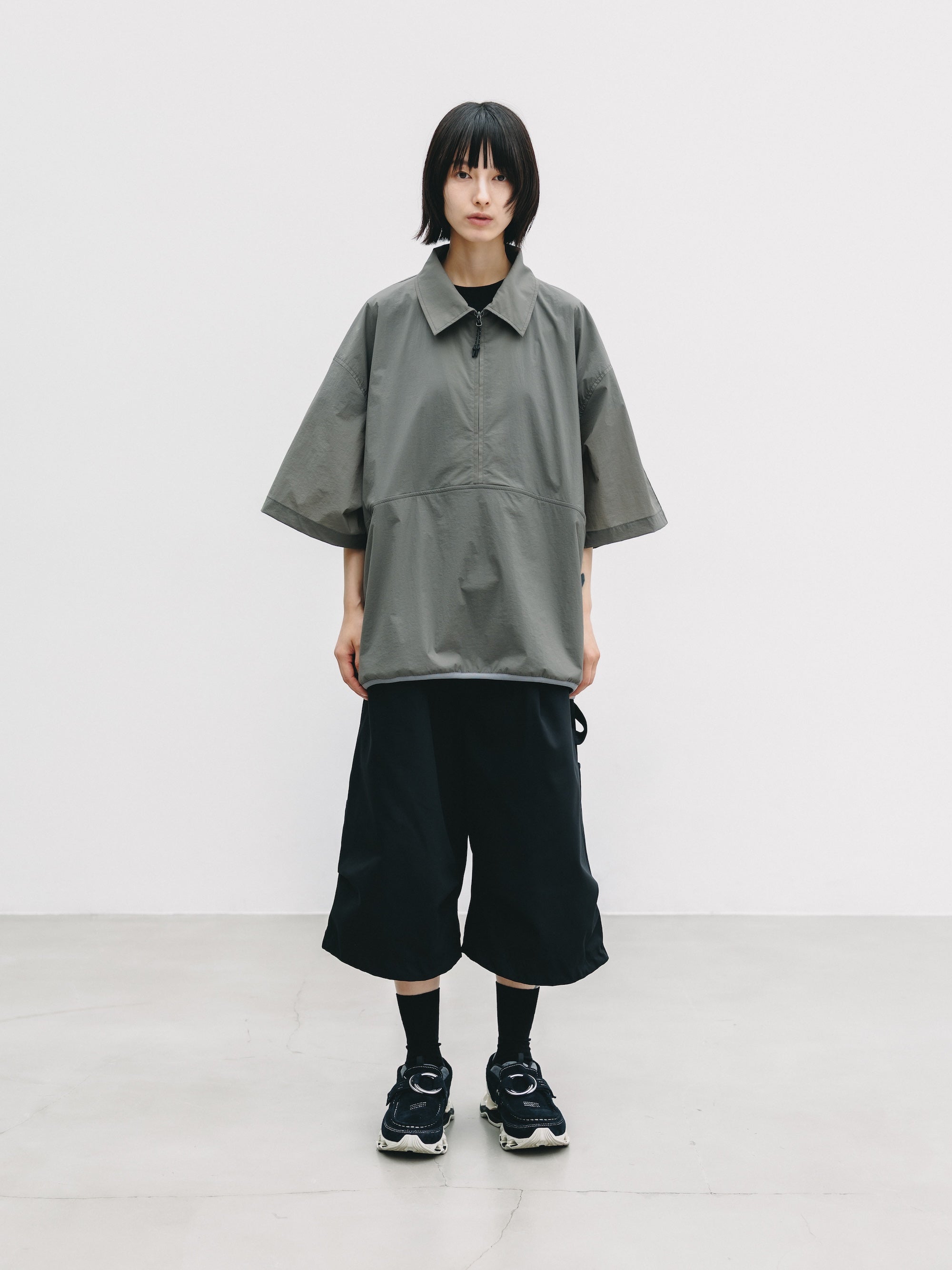 【6.20 SAT 20:00- IN STOCK】HALF ZIP TRAIL S/S SHIRT (CARBON GRAY)