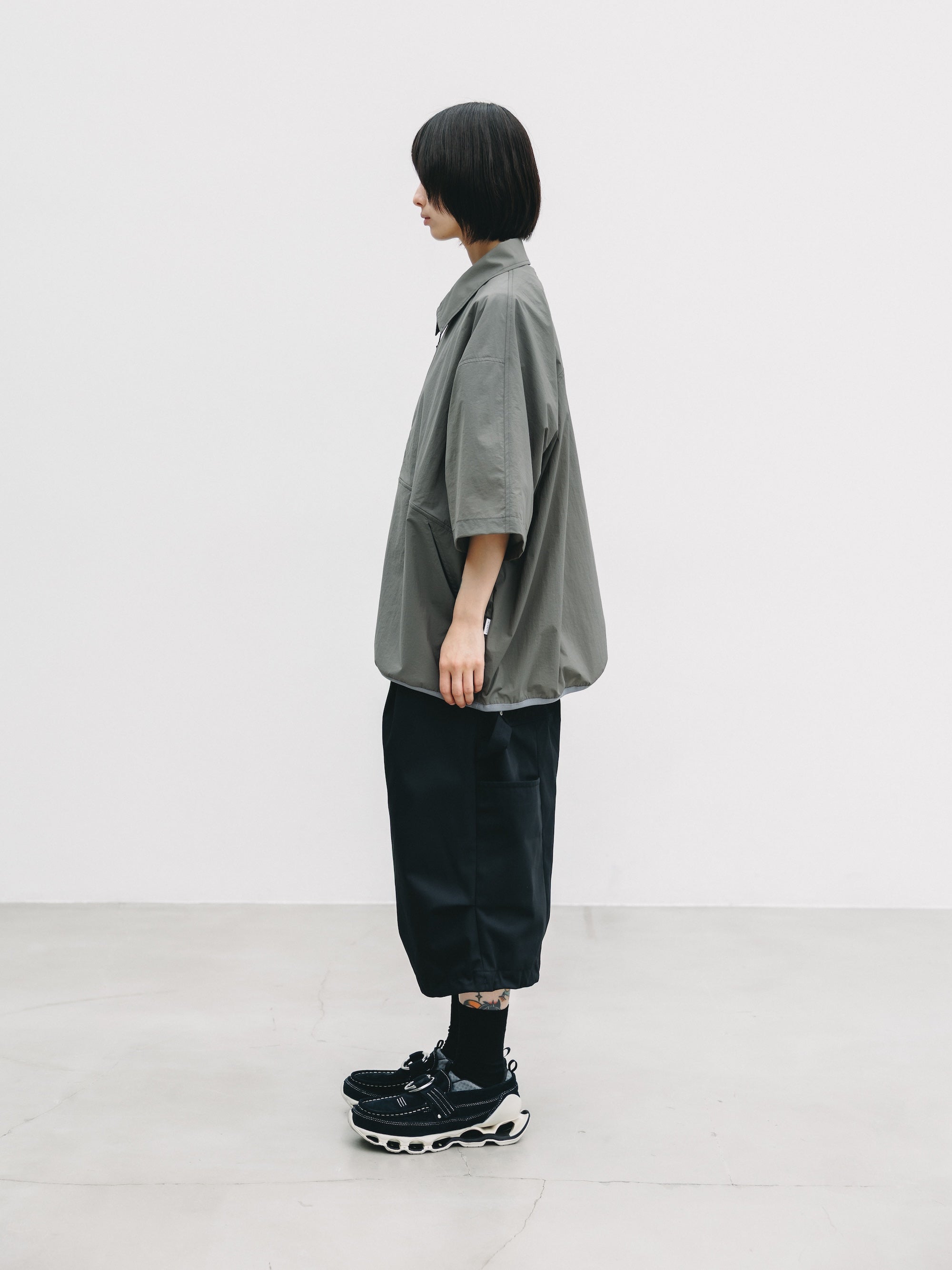 【6.20 SAT 20:00- IN STOCK】HALF ZIP TRAIL S/S SHIRT (CARBON GRAY)