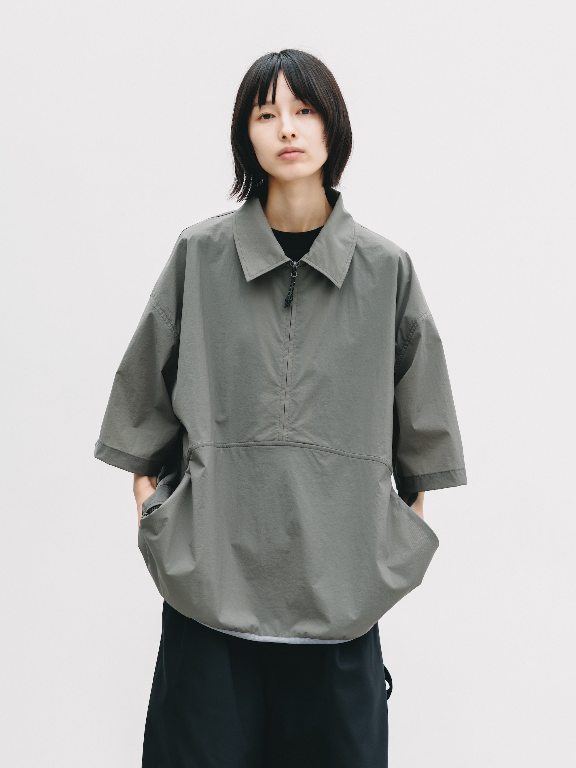 【6.20 SAT 20:00- IN STOCK】HALF ZIP TRAIL S/S SHIRT (CARBON GRAY)