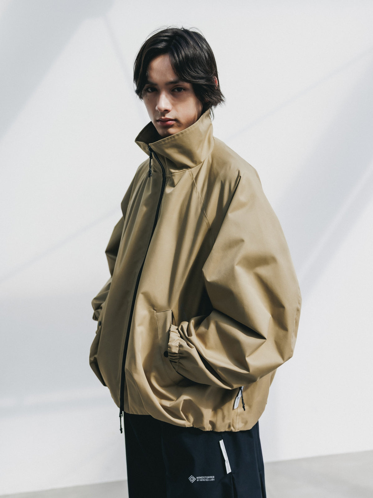 【10.17 SAT 20:00- IN STOCK】 +phenix WINDSTOPPER® by GORE-TEX LABS TWILL CITY STAND BALLOON UTILITY JACKET (CAMEL BEIGE)