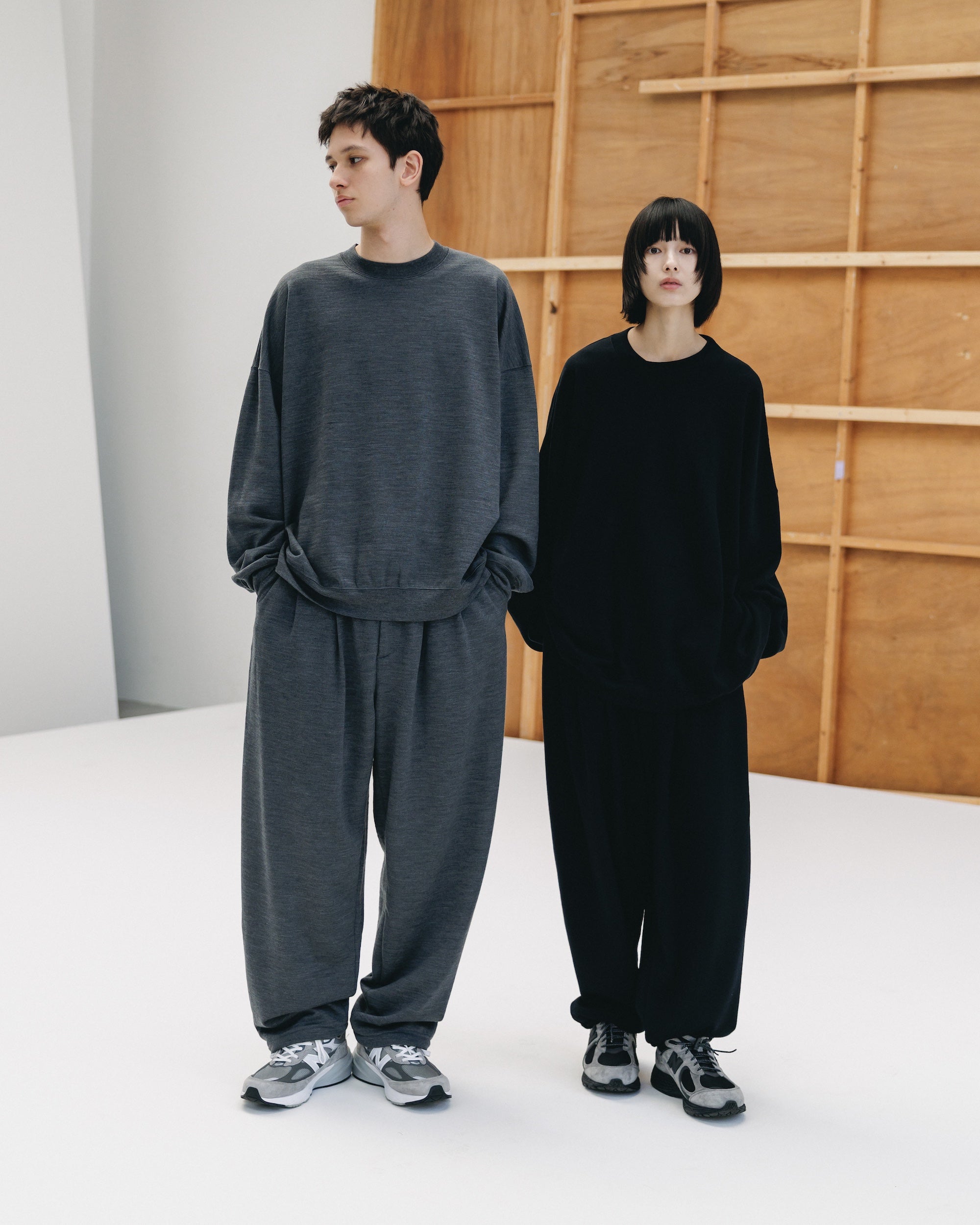 WOOL SWEATSHIRT (BLACK)