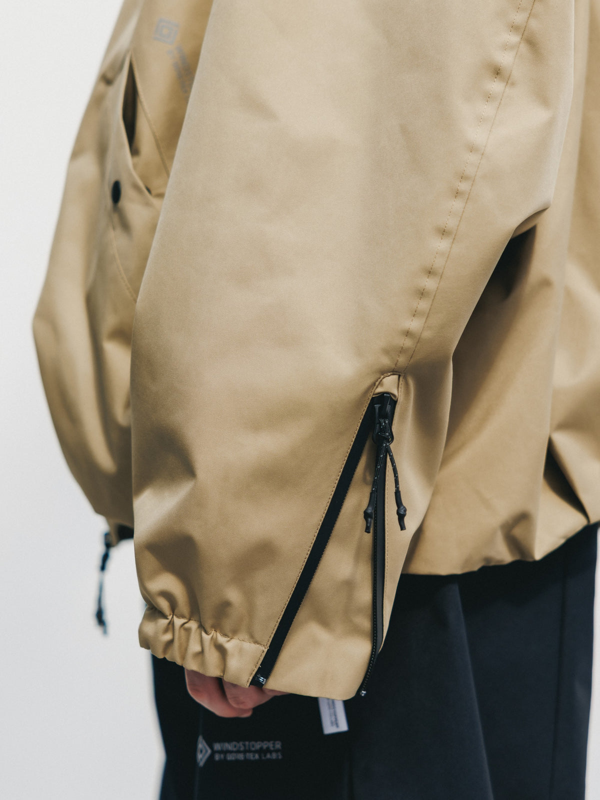 【10.17 SAT 20:00- IN STOCK】 +phenix WINDSTOPPER® by GORE-TEX LABS TWILL CITY STAND BALLOON UTILITY JACKET (CAMEL BEIGE)