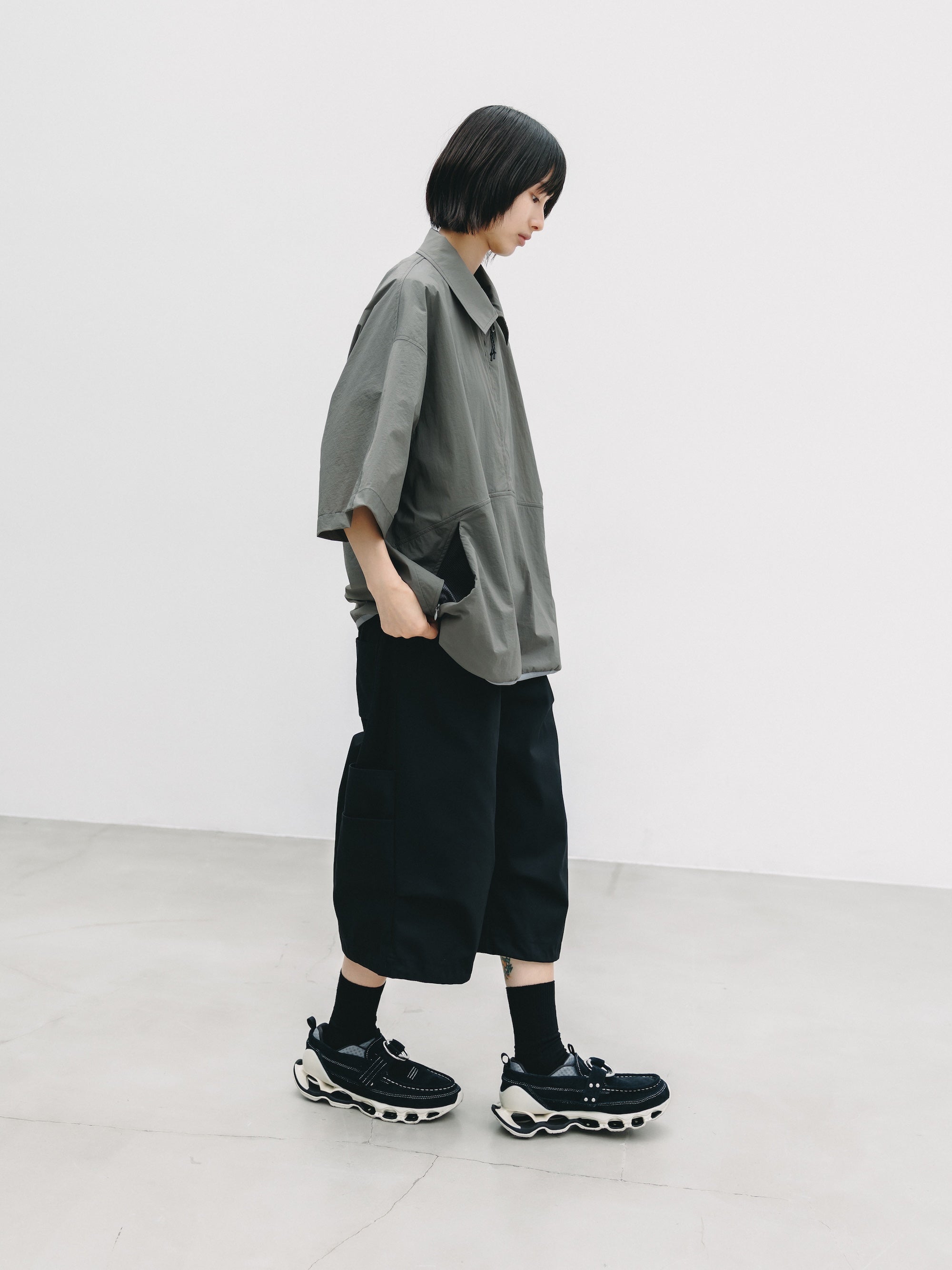 【6.20 SAT 20:00- IN STOCK】HALF ZIP TRAIL S/S SHIRT (CARBON GRAY)