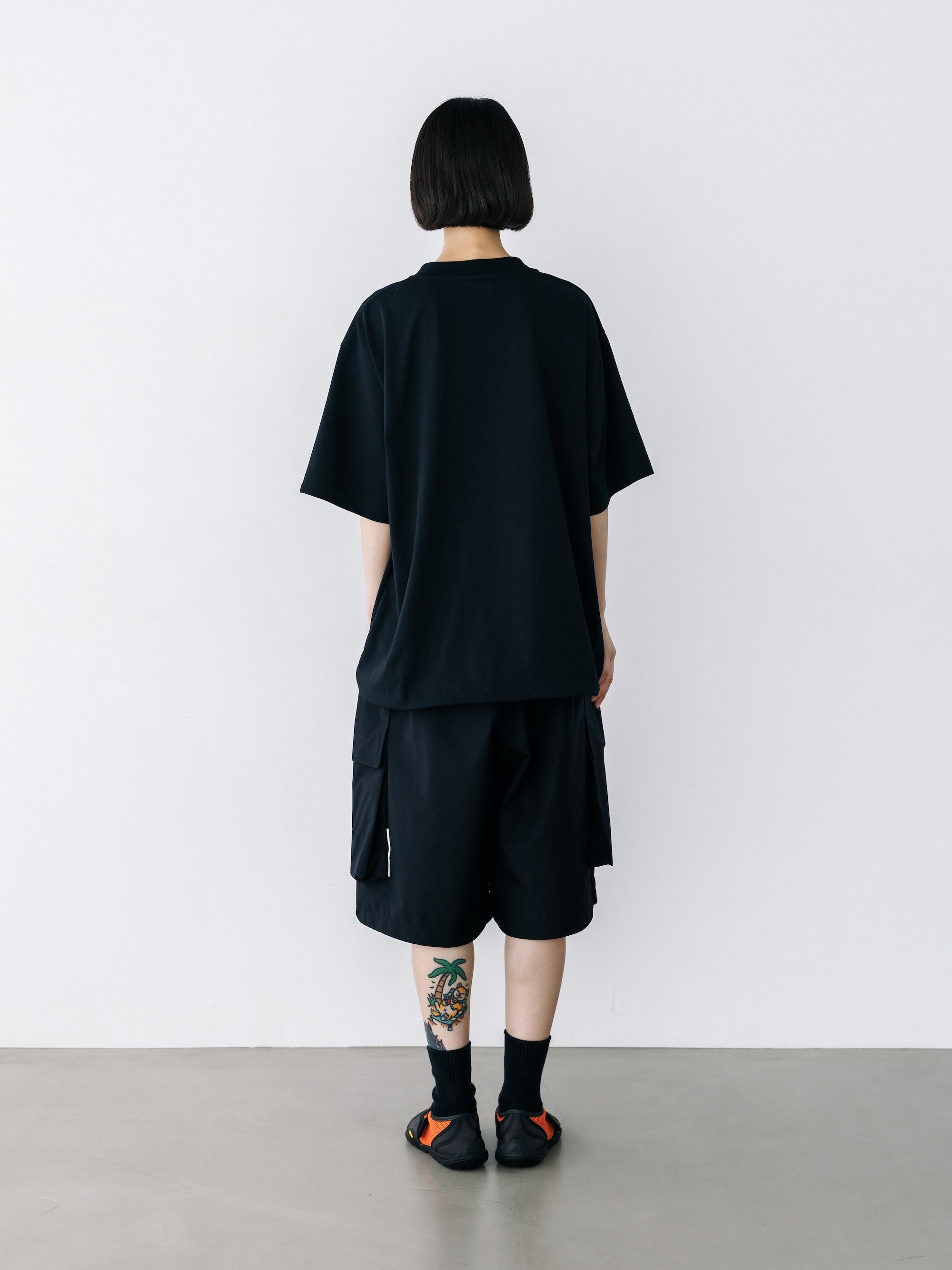 【8.26 WED 20:00- IN STOCK】“C” TECH HENLEY NECK S/S T-SHIRT WITH DRAWSTRINGS (BLACK)