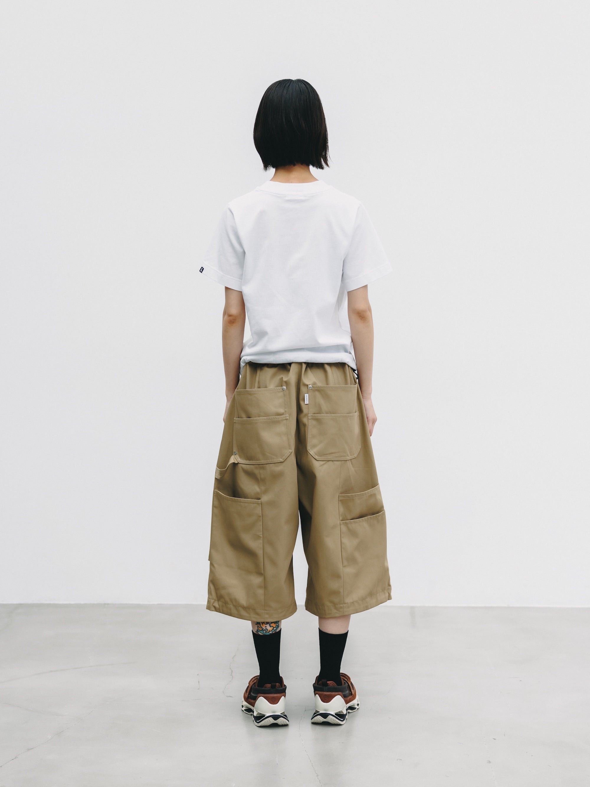 T/C GABARDINE CITY MASSIVE UTILITY CROPPED PANTS (BEIGE)