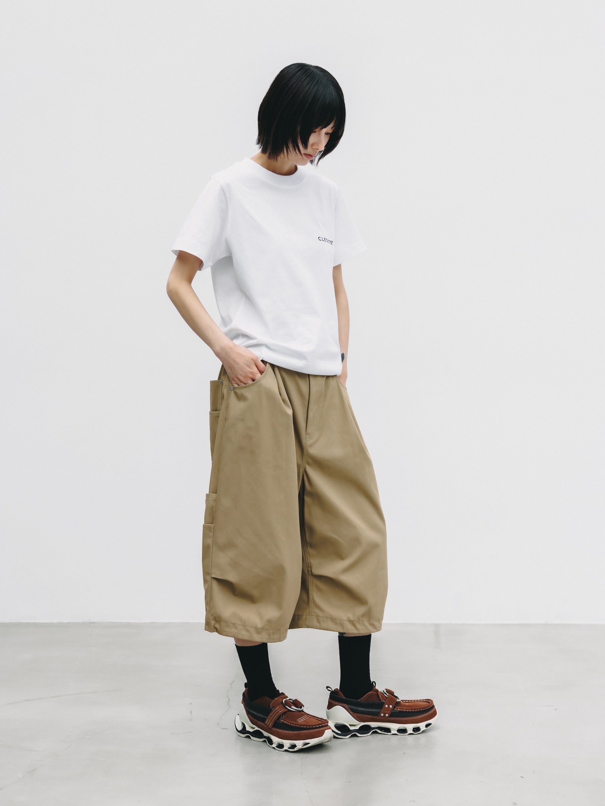 T/C GABARDINE CITY MASSIVE UTILITY CROPPED PANTS (BEIGE)