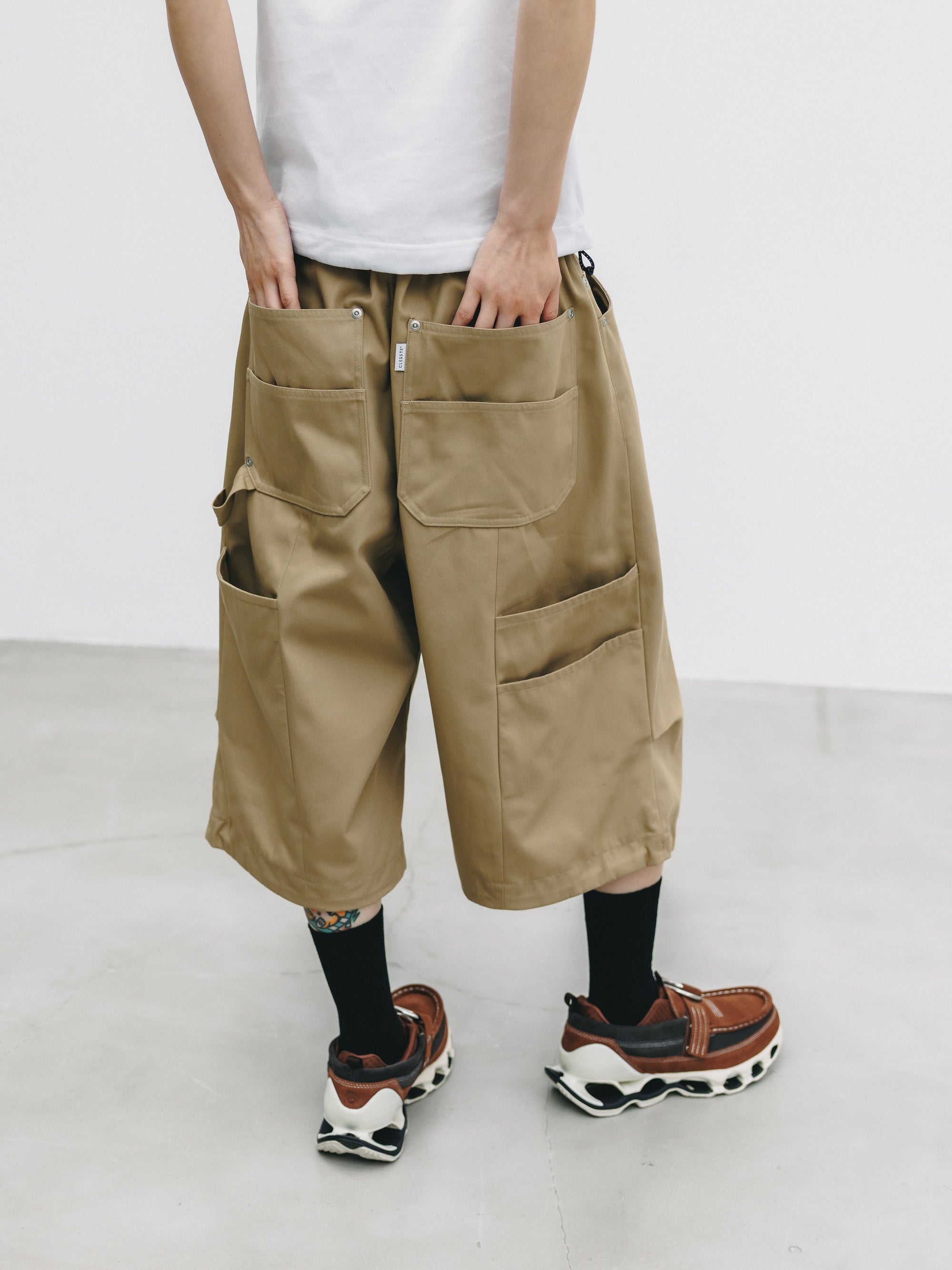 T/C GABARDINE CITY MASSIVE UTILITY CROPPED PANTS (BEIGE)