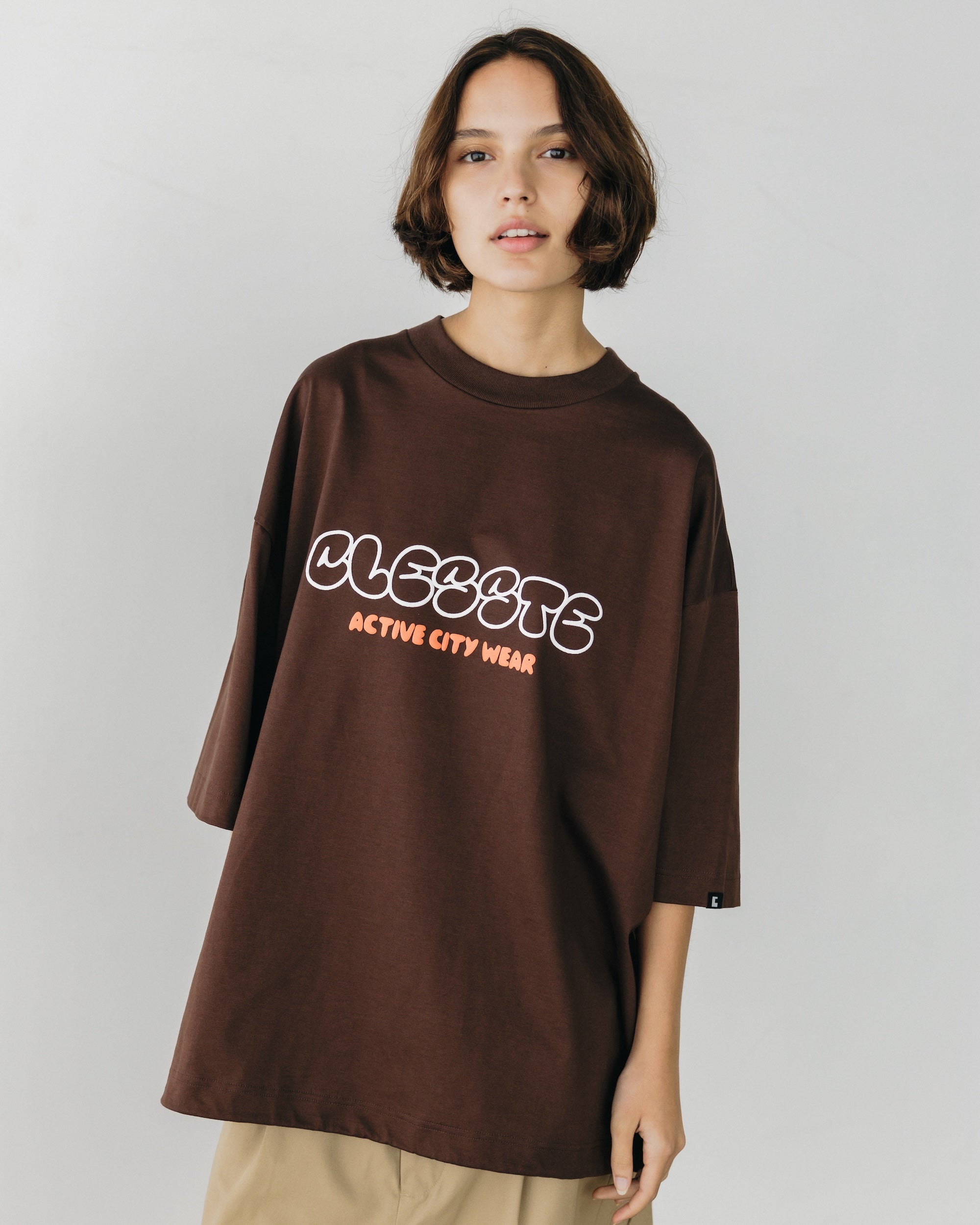 【8.23 SAT 20:00- IN STOCK】BUBBLE LOGO PRINT MASSIVE T-SHIRT WITH DRAWSTRINGS (BROWN)