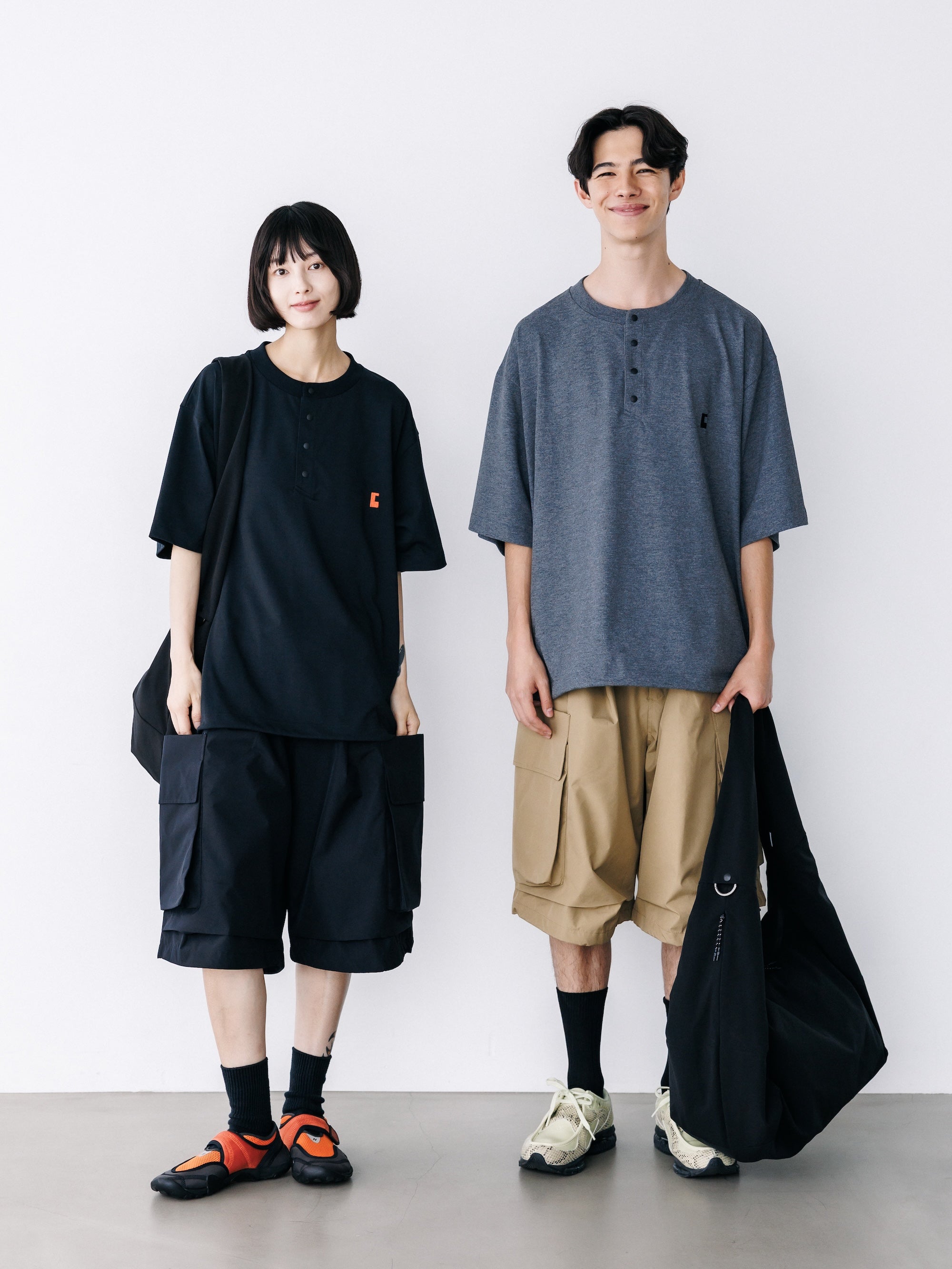 【8.26 WED 20:00- IN STOCK】“C” TECH HENLEY NECK S/S T-SHIRT WITH DRAWSTRINGS (CHARCOAL)
