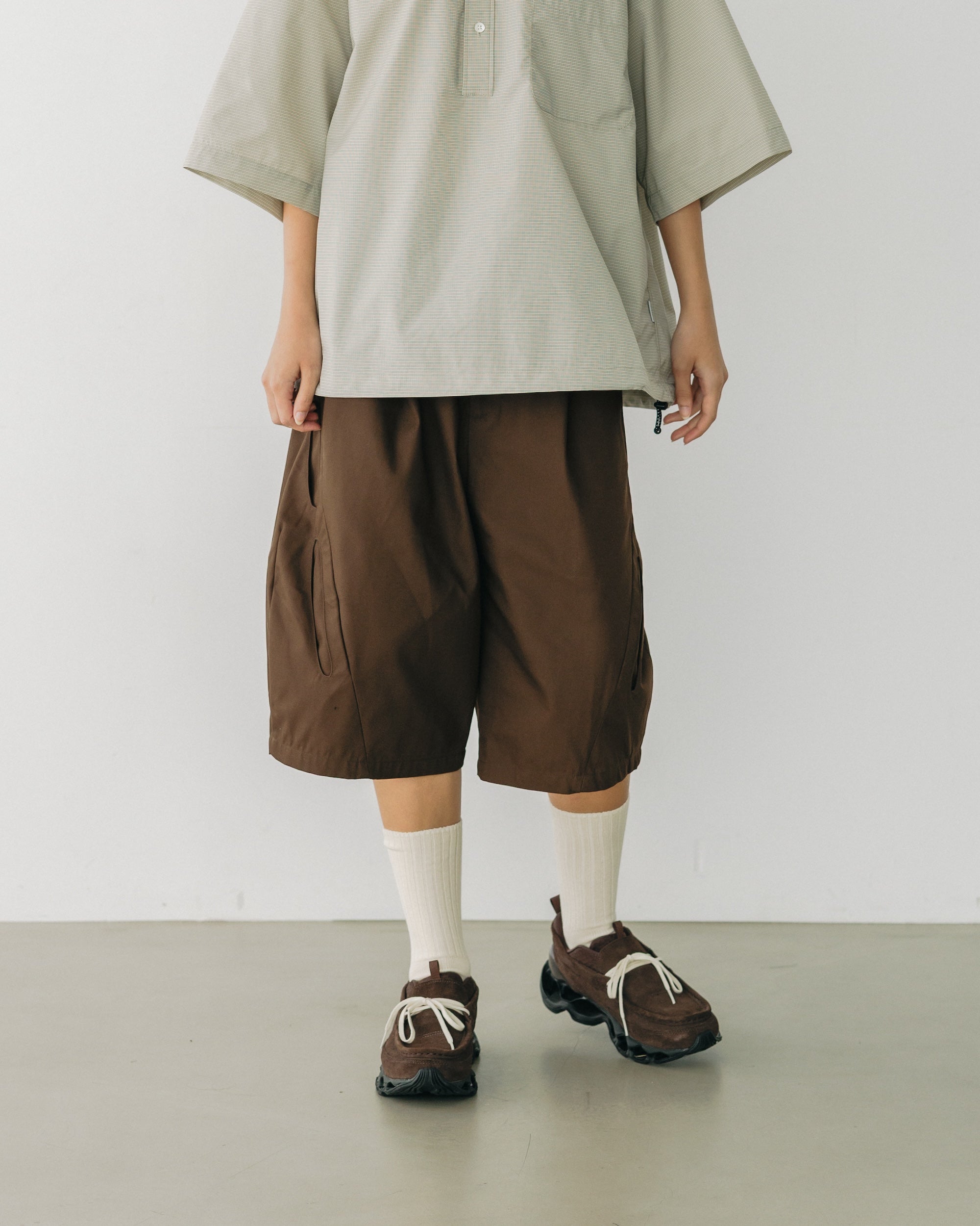 【8.23 SAT 20:00- IN STOCK】FUTURE MASSIVE TWISTED HALF PANTS (BROWN)