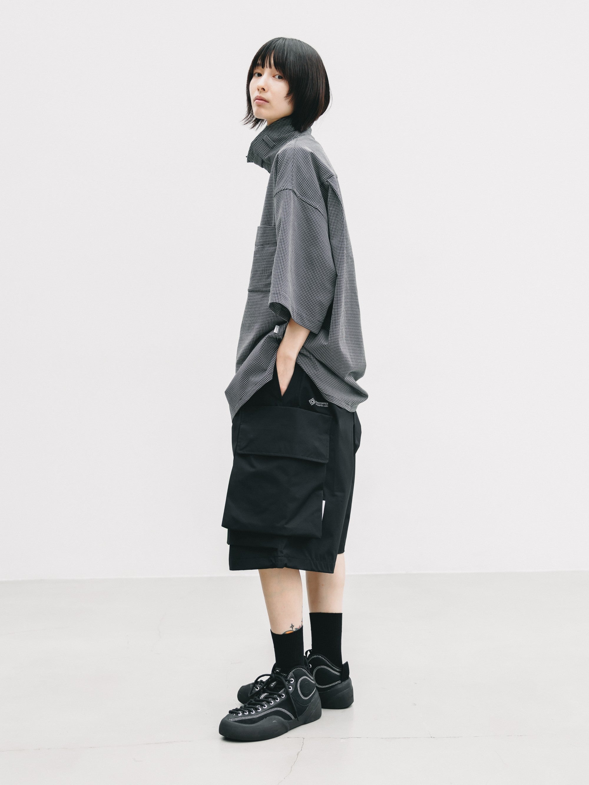 【7.8 WED 20:00- IN STOCK】MINI GRID CHECK 36G KNIT EVERYDAY ZIP UP S/S SHIRT (BLACK×WHITE)