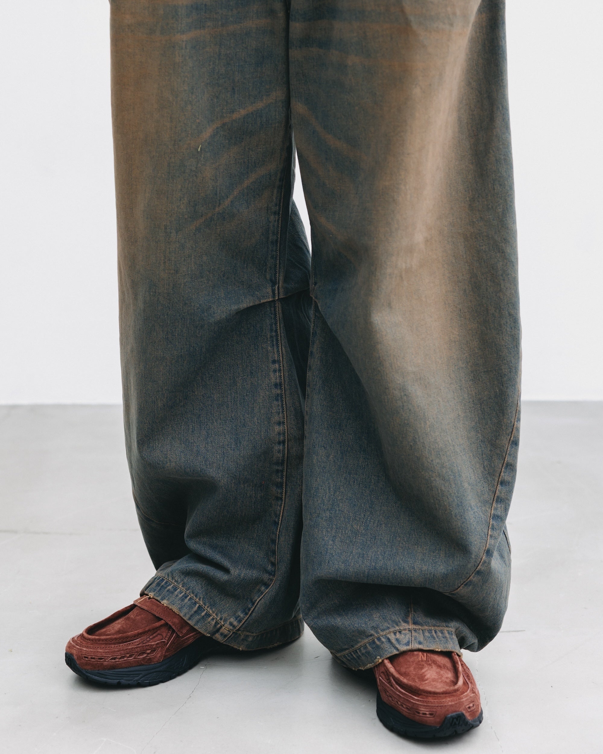 【10.1 WED 20:00- IN STOCK】VINTAGE DYED SELVEDGE DENIM BARREL LEG PANTS (VINTAGE BROWN)