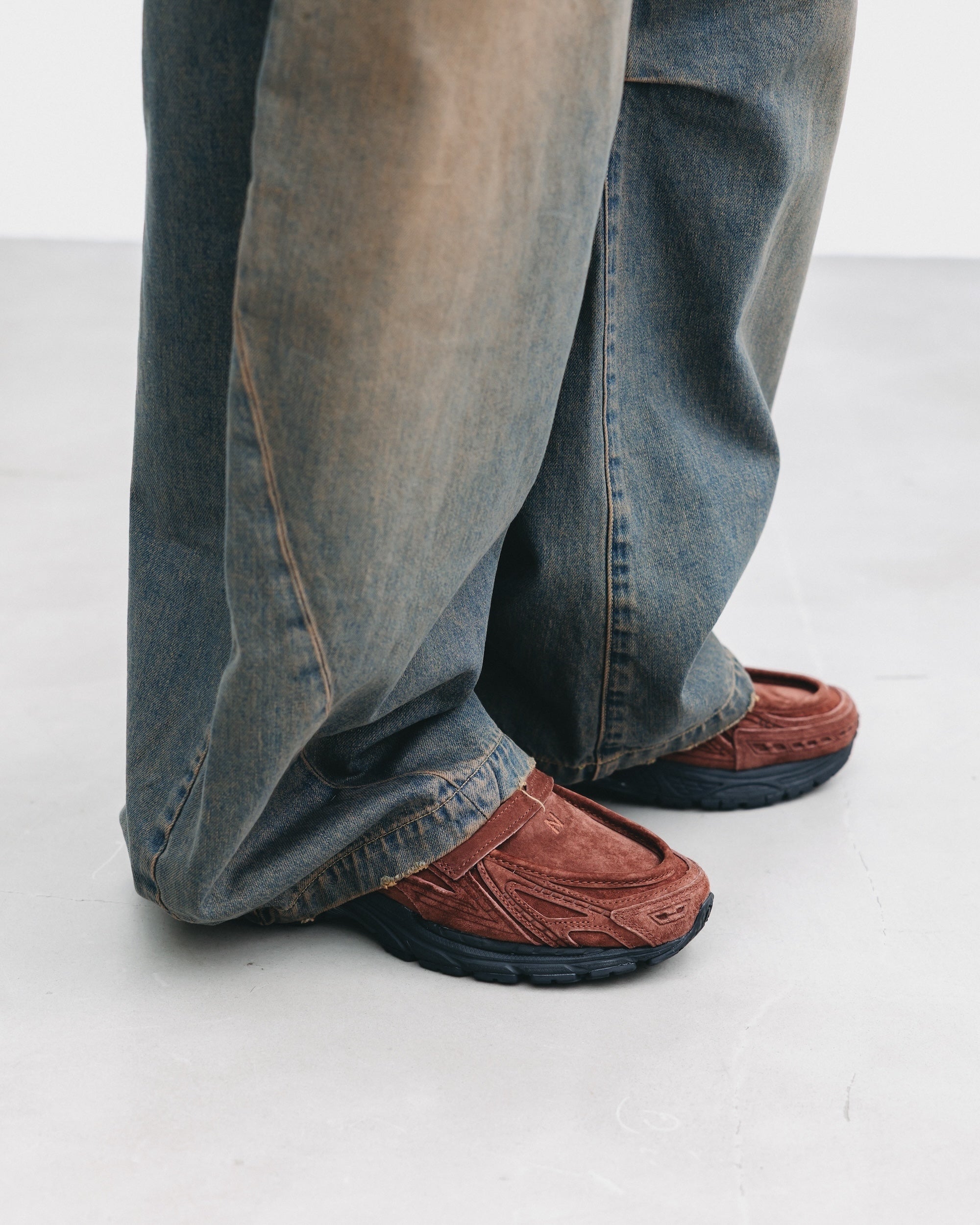 【10.1 WED 20:00- IN STOCK】VINTAGE DYED SELVEDGE DENIM BARREL LEG PANTS (VINTAGE BROWN)