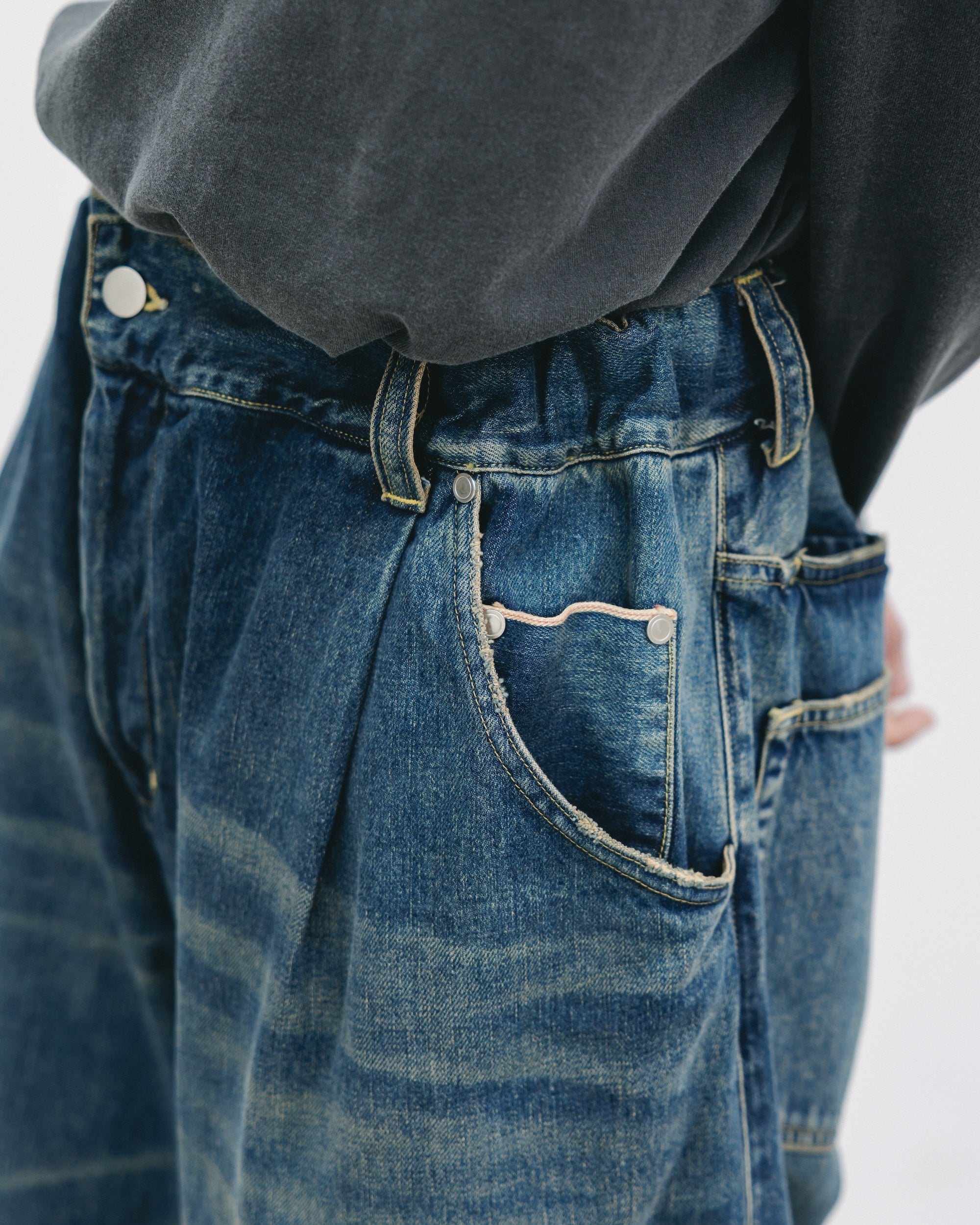 【10.1 WED 20:00- IN STOCK】VINTAGE DYED SELVEDGE DENIM BARREL LEG PANTS (VINTAGE INDIGO)
