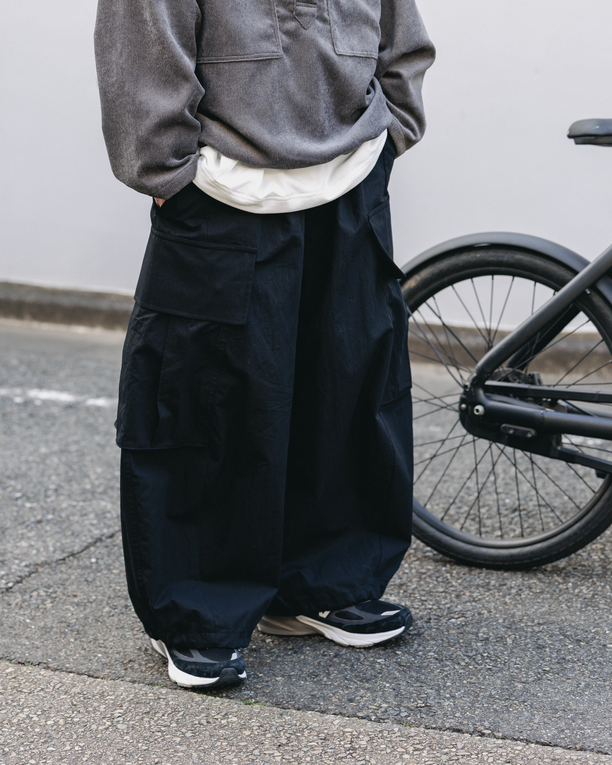 【11.26 WED 20:00- IN STOCK】MEGA POCKET BALLOON CARGO PANTS (BLACK)