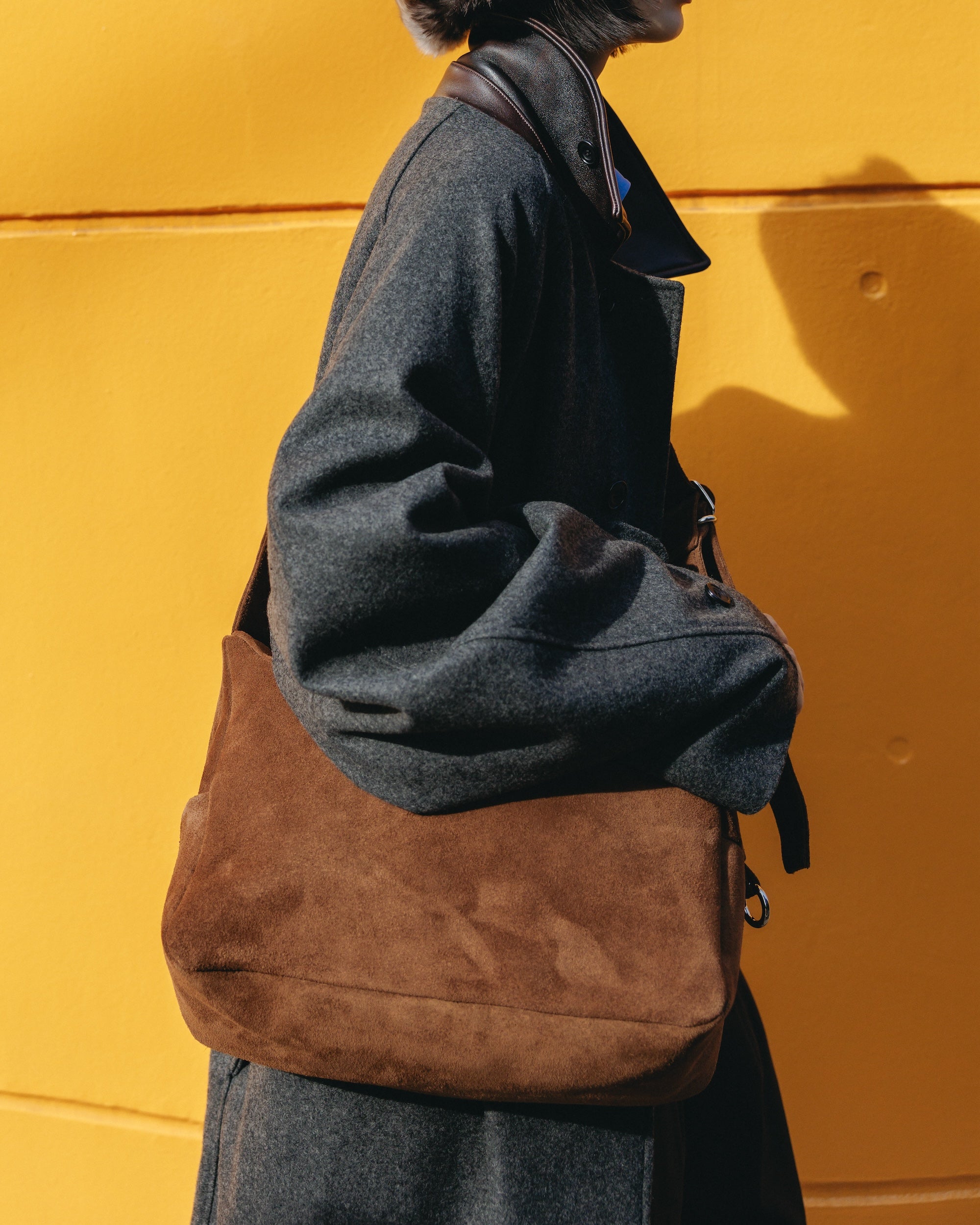【1.7 WED 20:00- IN STOCK】SUEDE HOLIDAY BAG (BROWN)