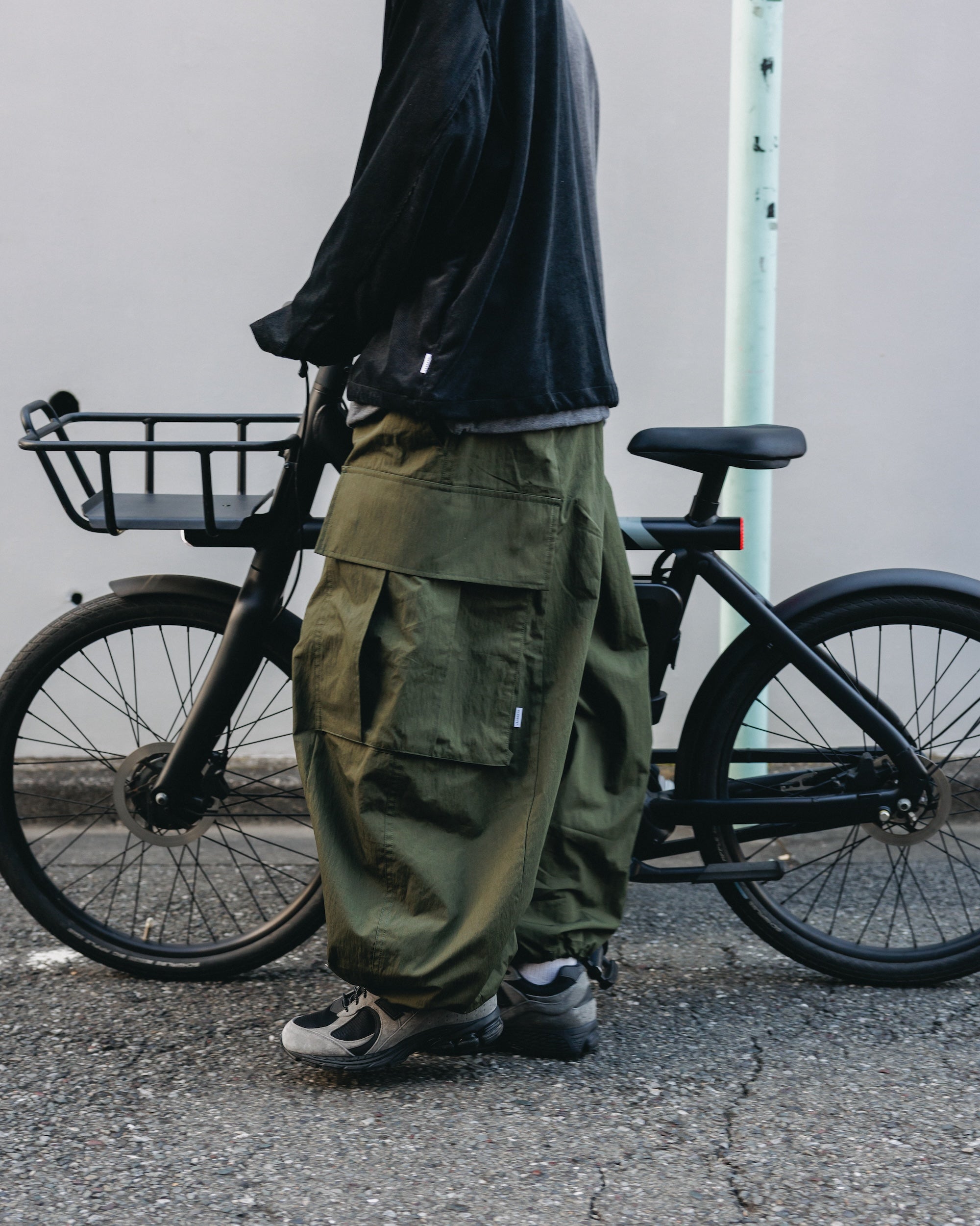 【11.26 WED 20:00- IN STOCK】MEGA POCKET BALLOON CARGO PANTS (OLIVE)