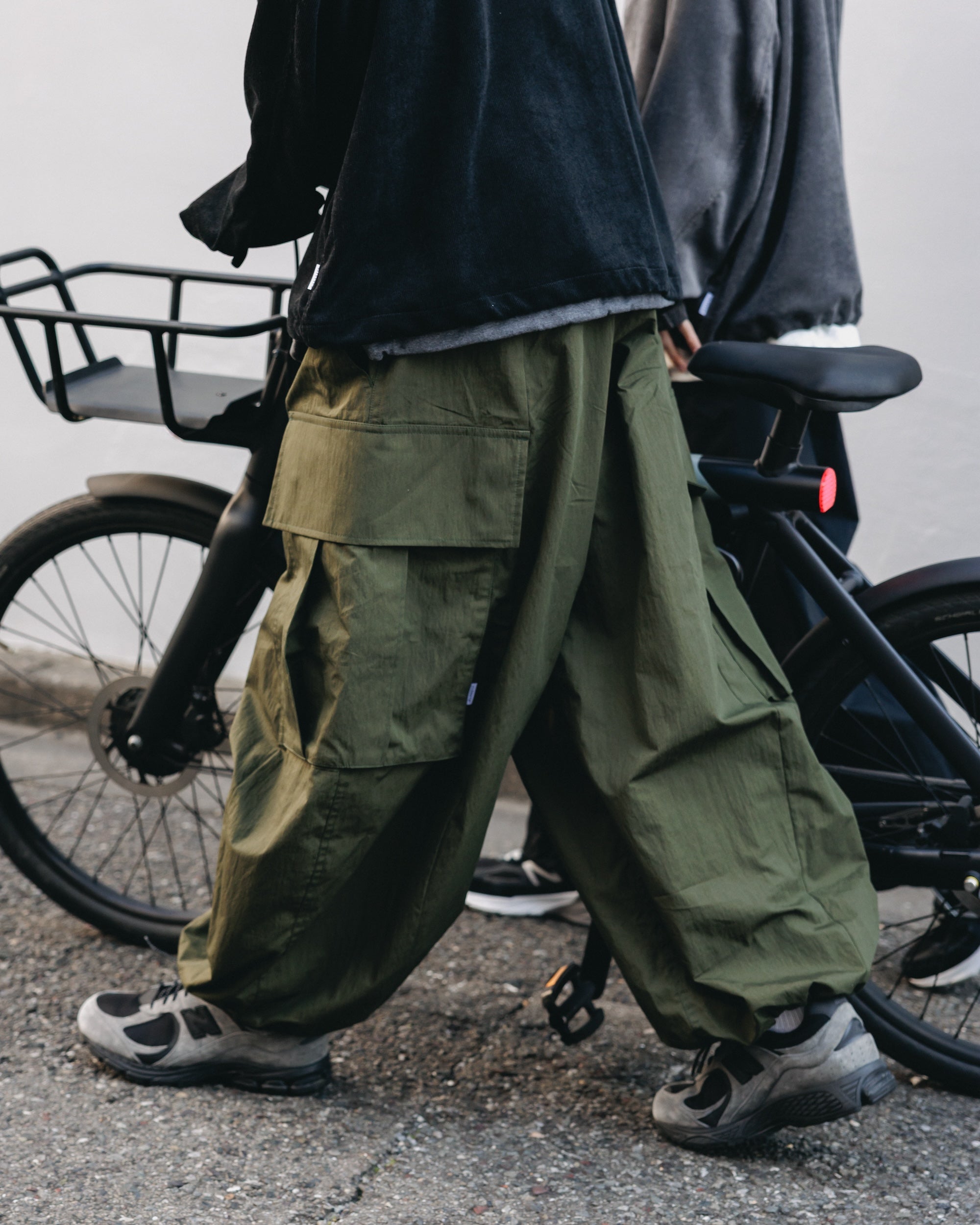 【11.26 WED 20:00- IN STOCK】MEGA POCKET BALLOON CARGO PANTS (OLIVE)