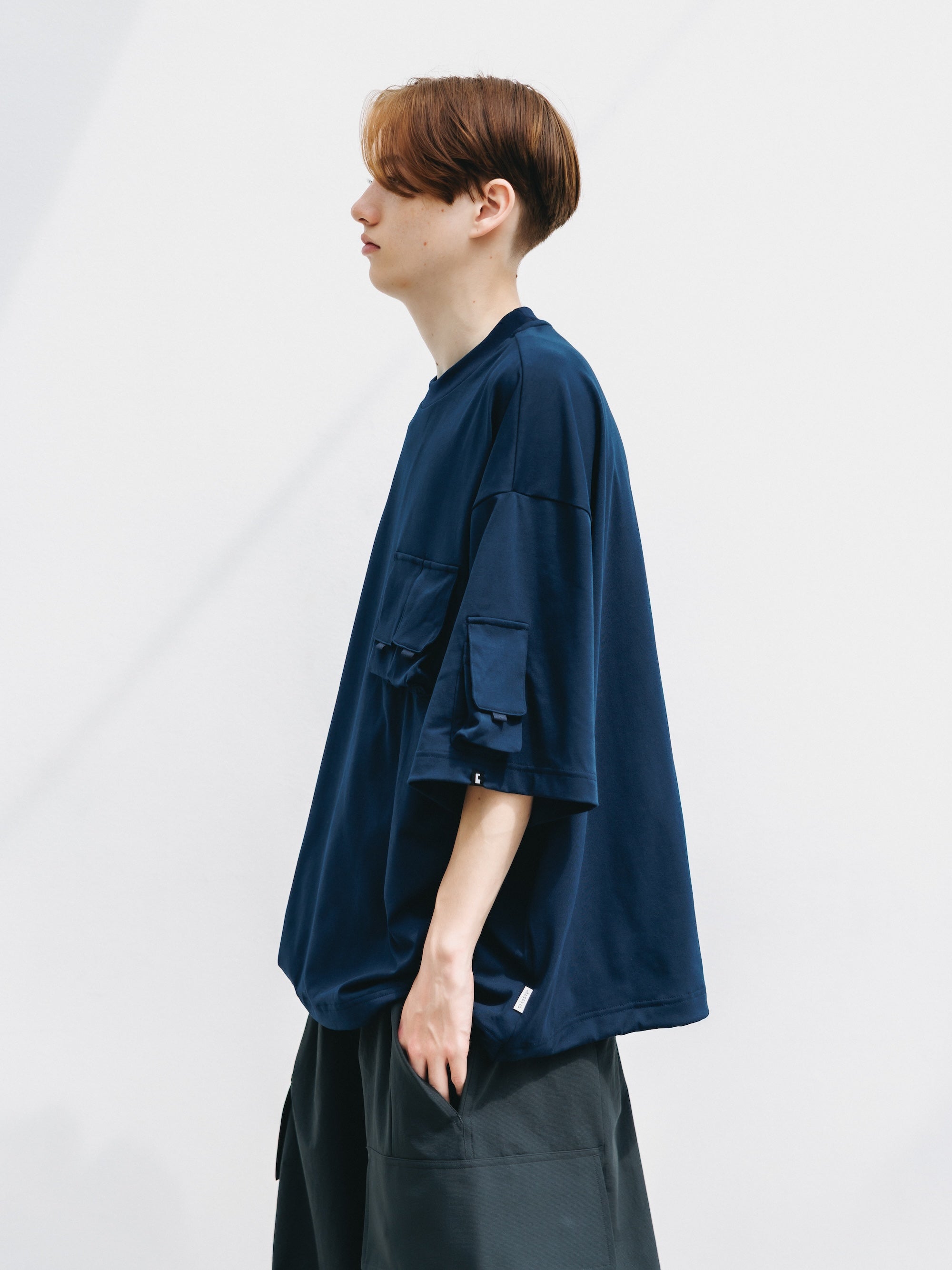 【7.1 WED 20:00- IN STOCK】MULTI POCKET S/S T-SHIRT (NAVY)
