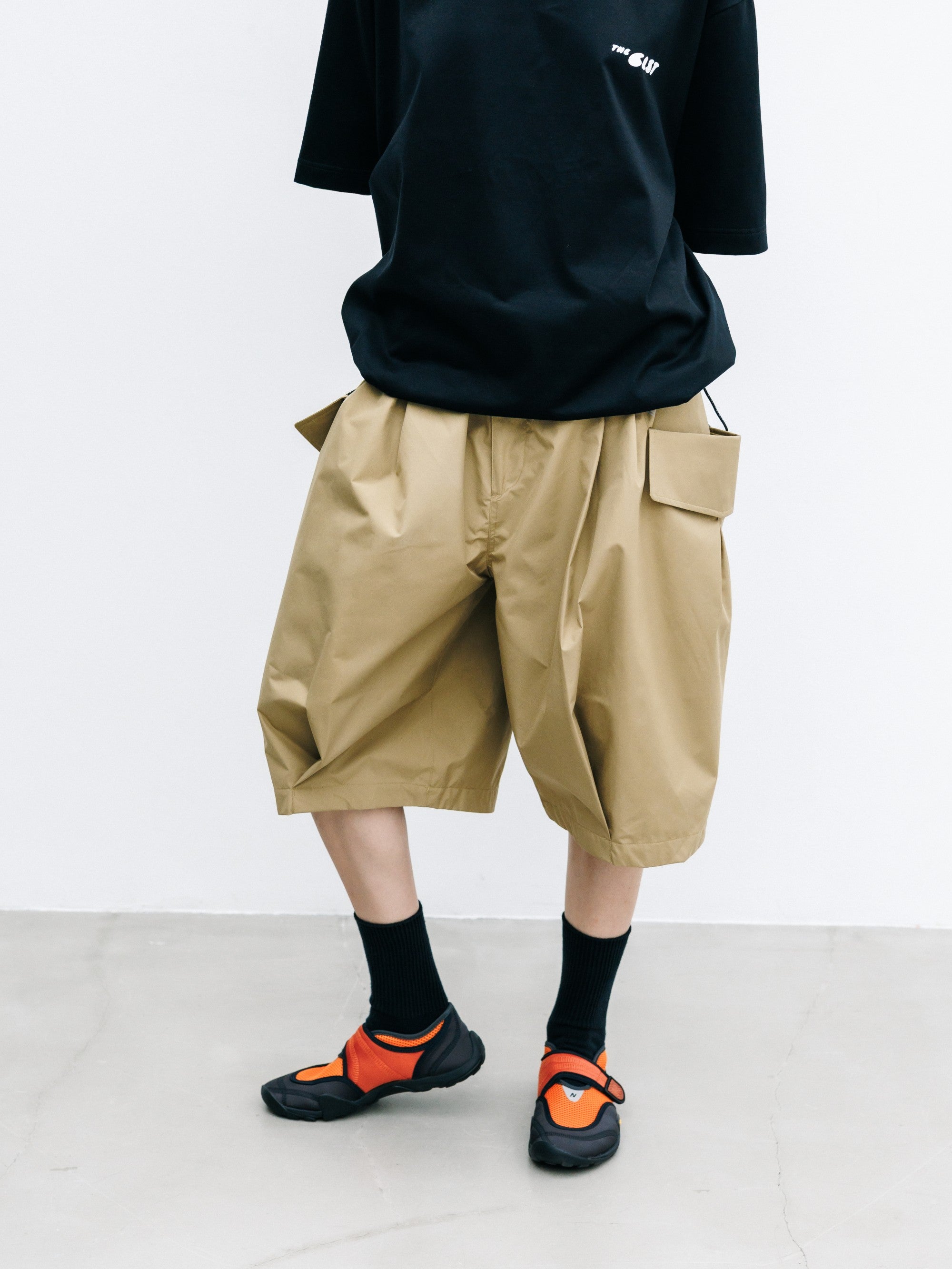 【8.12 WED 20:00- IN STOCK】+phenix WINDSTOPPER® by GORE-TEX LABS CITY FLAP WIDE BALLOON HALF PANTS (CAMEL BEIGE)